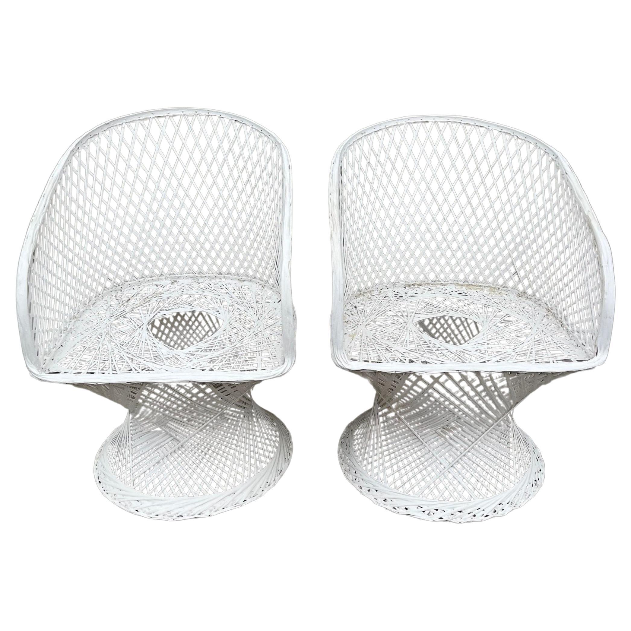 Ein Paar moderne Stühle aus gesponnenem Fiberglas von Russell Woodard aus der Mitte des Jahrhunderts 1960-1969