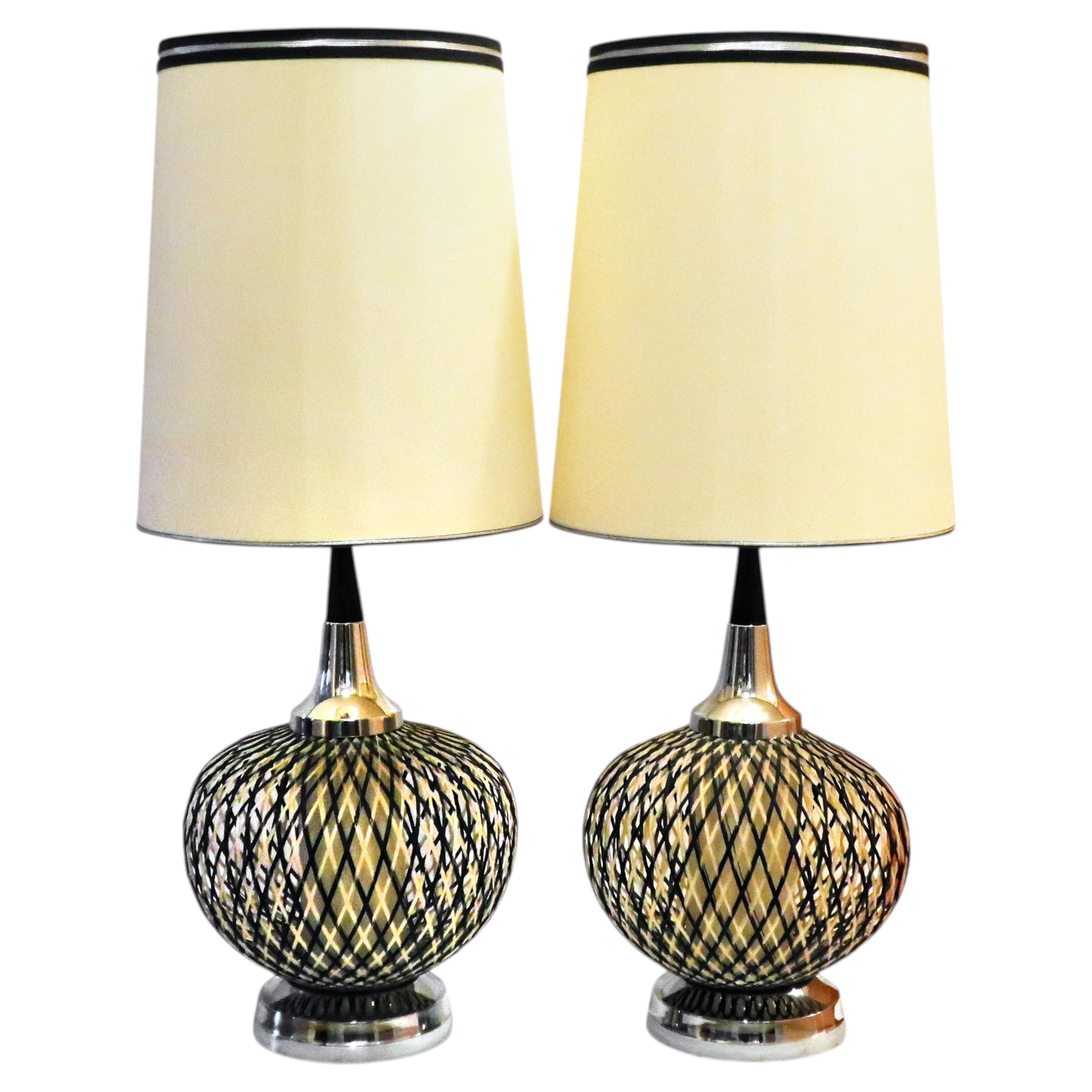 Coppia di lampade da tavolo spaghetti in lucite filata della metà del secolo scorso