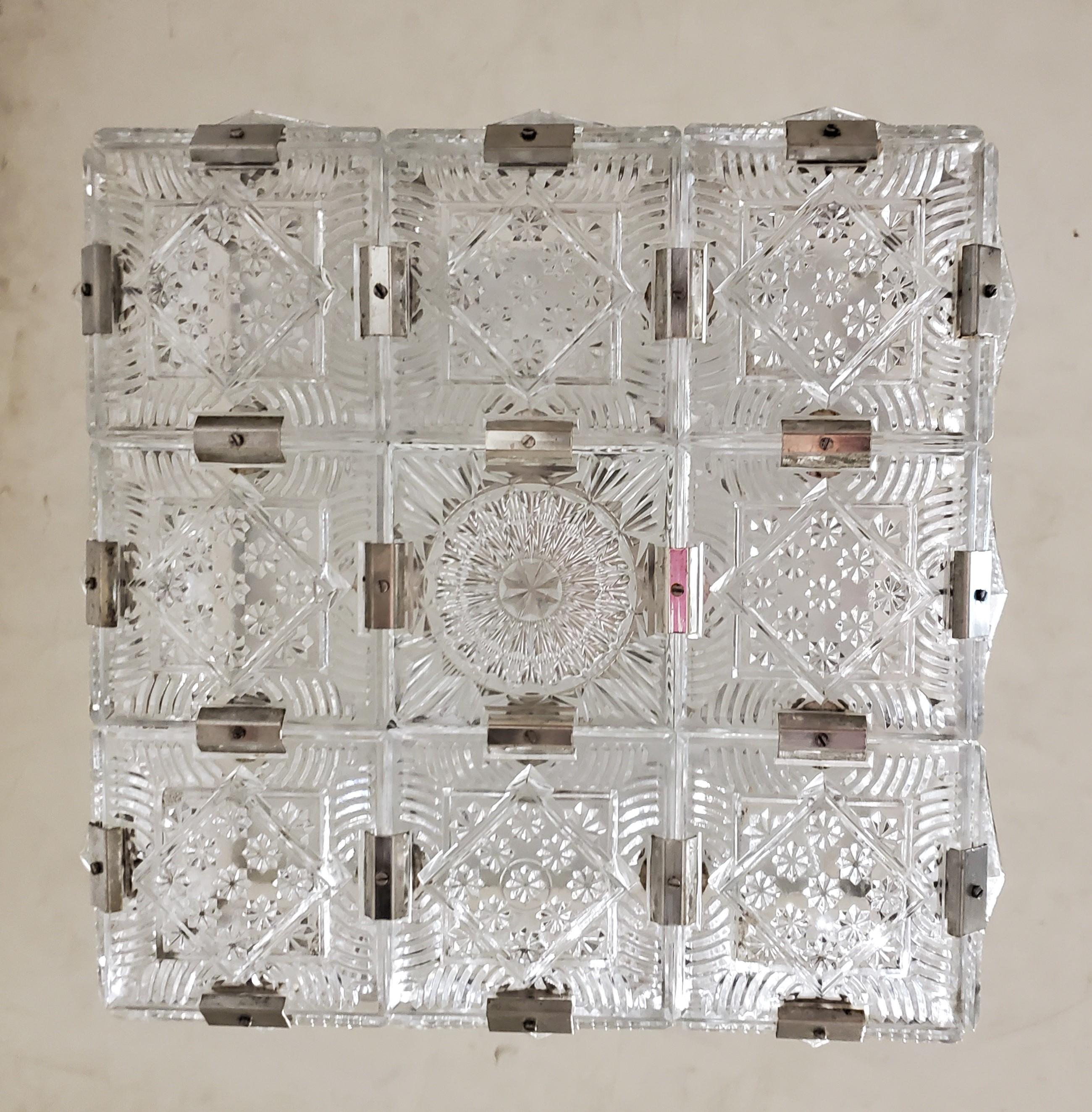Paire de lustres carrés en verre et nickel de style mi-siècle moderne Bon état - En vente à New York City, NY