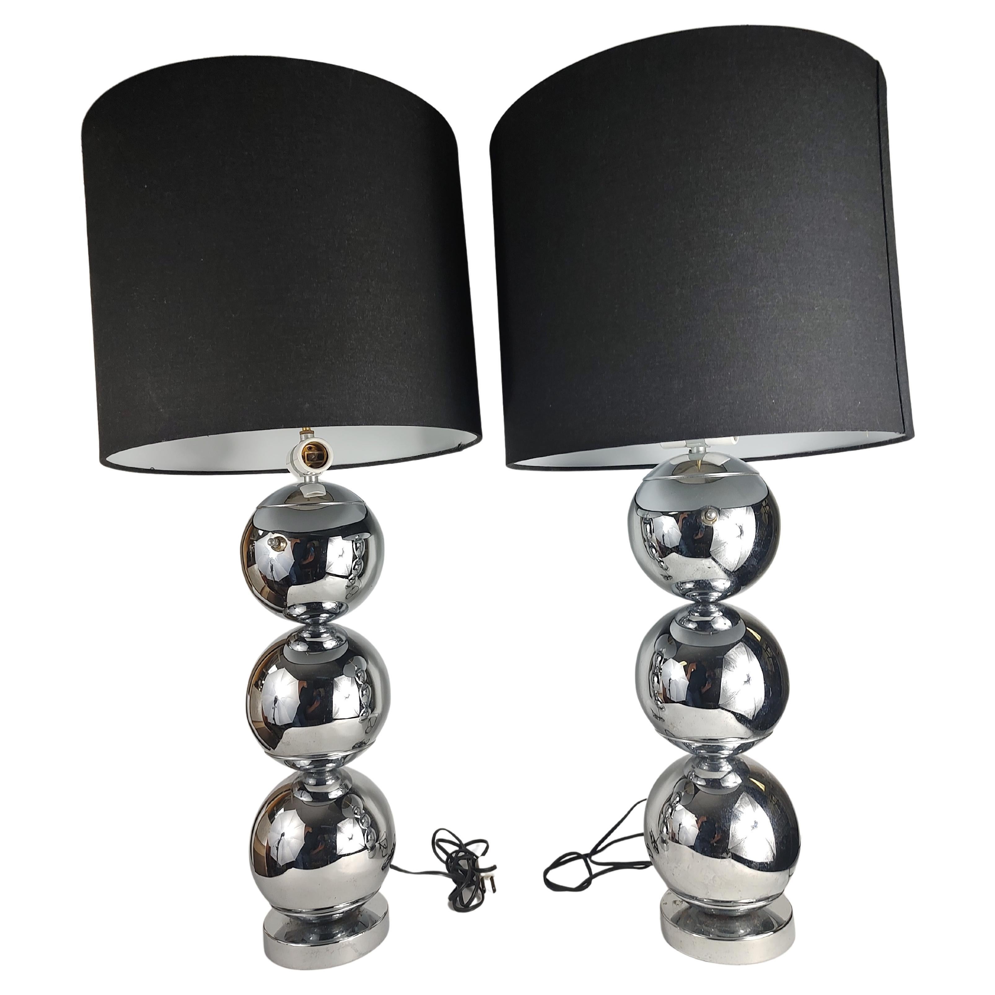 Fabulous high quality pair of stacked ball, which are literally true stacked balls since they are all separate pieces from one another. Good weight and in very good vintage condition. Restoration hardware shades in black. Shades are 15.5 x 13H
Lamp