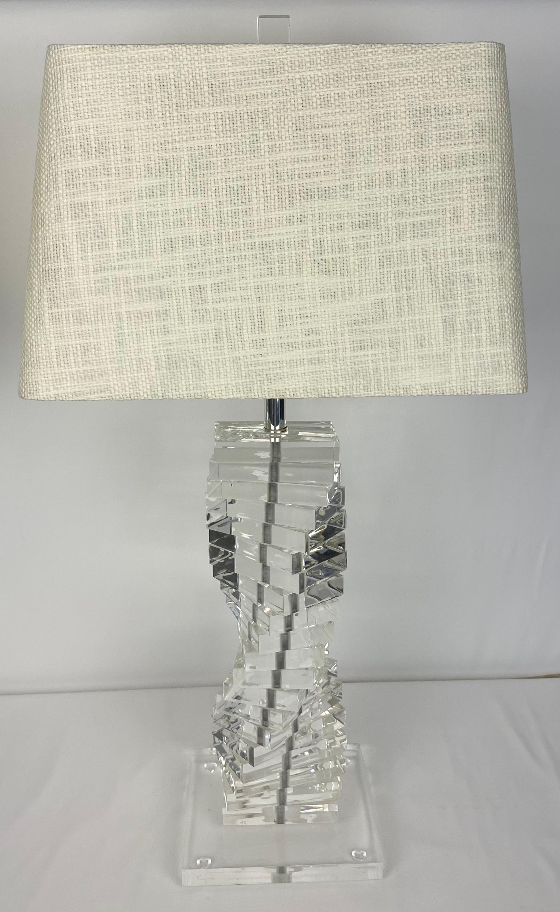 Karl Springer Pair of Stacked Clear Lucite Lamps Spiral Staircase Design In Good Condition In Miami, FL