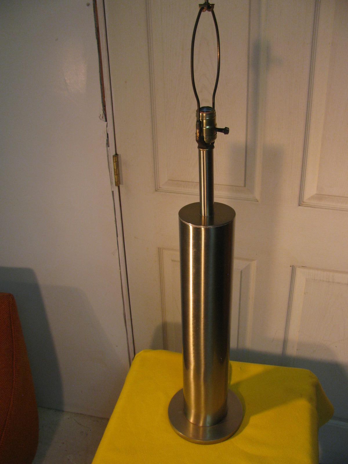Pair of Mid-Century Modern Stainless Steel Cylindrical Table Lamps In Good Condition For Sale In Port Jervis, NY