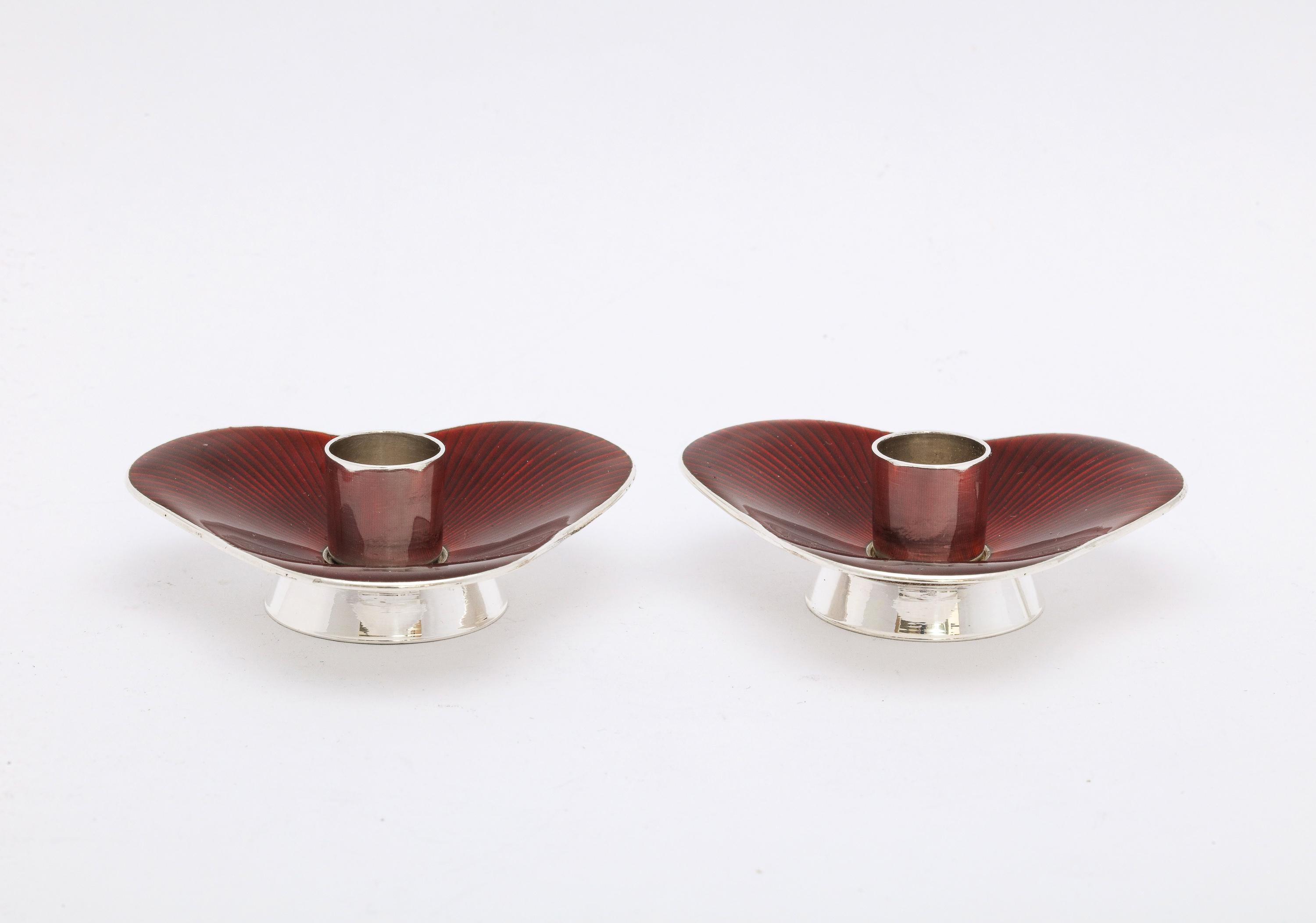 Pair of Mid-Century Modern Sterling Silver and Bright Red Enamel Candlesticks In Good Condition For Sale In New York, NY