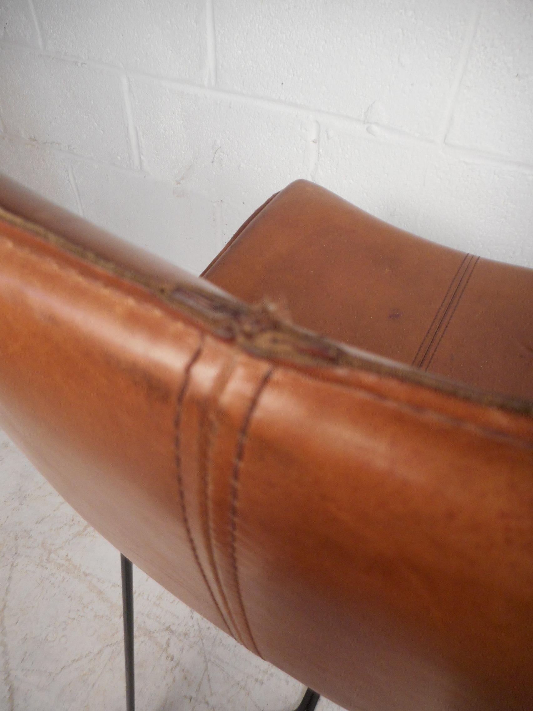 Pair of Mid-Century Modern Stools with Leather Upholstery 4
