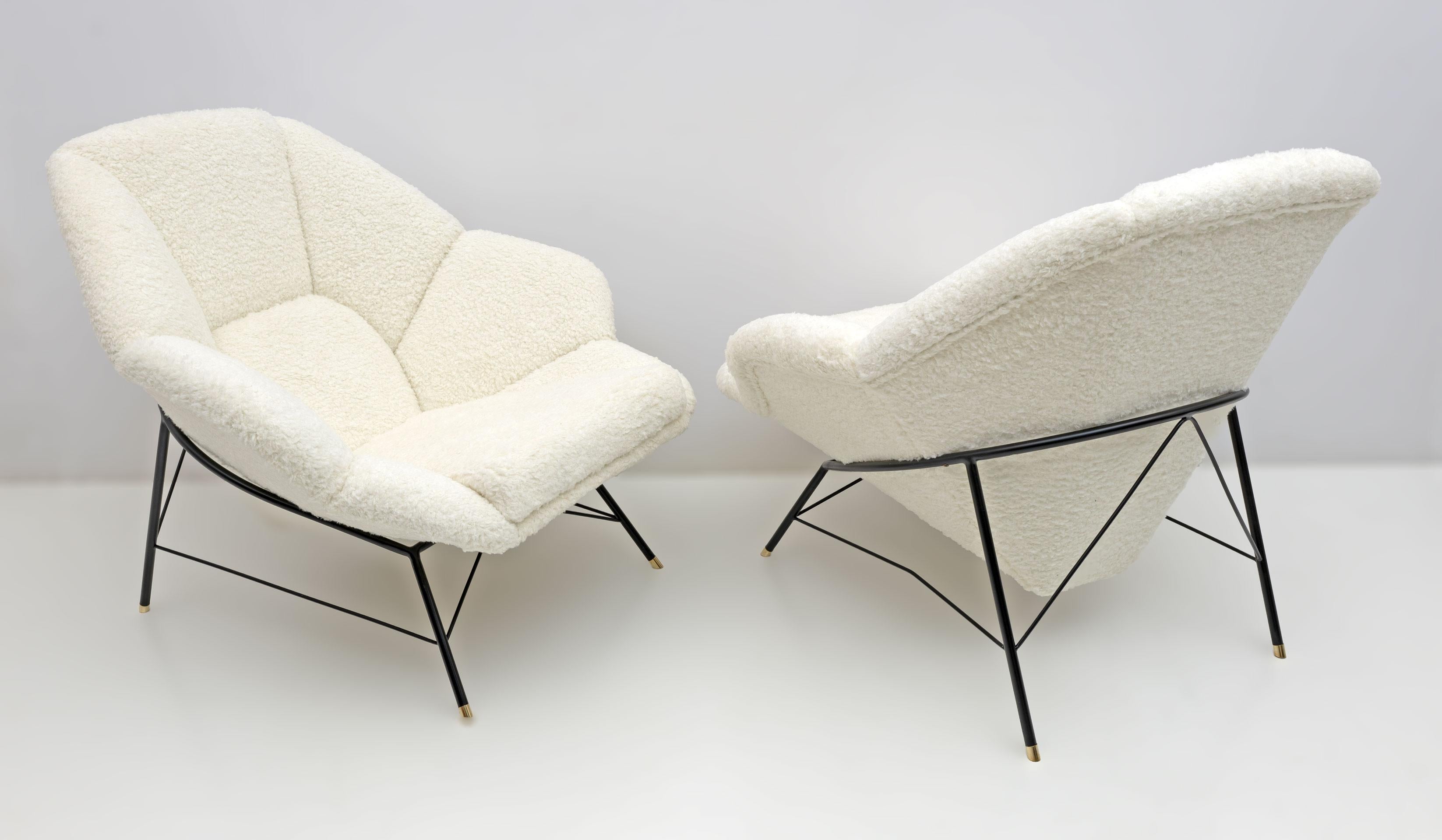 Mid-Century Modern Pair of Mid-century Modern Style Italian Armchairs For Sale