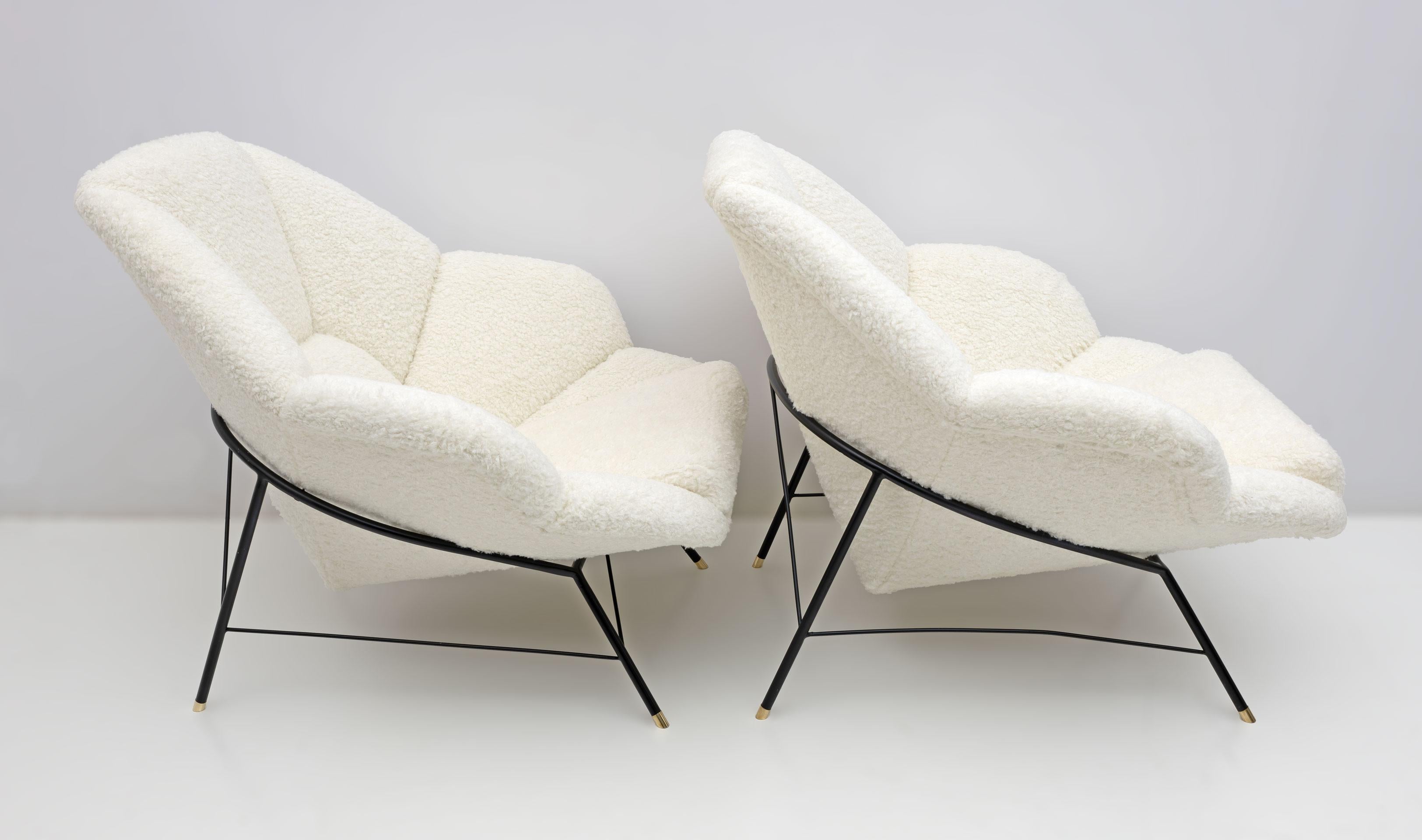 Pair of Mid-century Modern Style Italian Armchairs For Sale 3