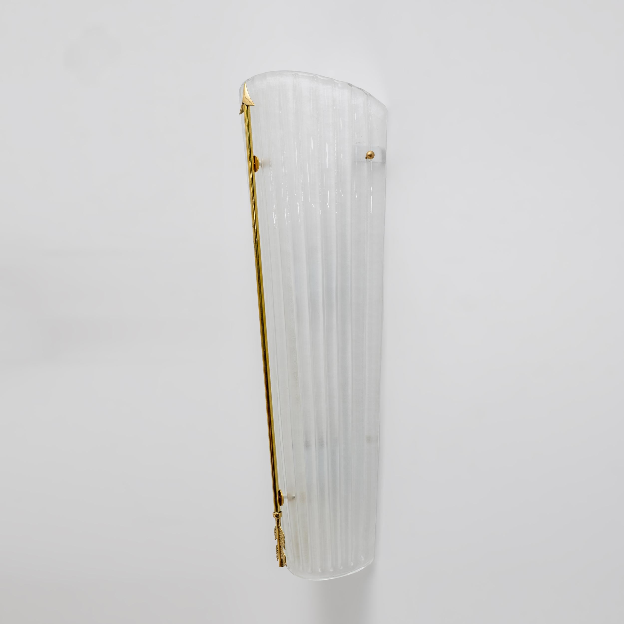 Late 20th Century Pair of Mid-century Modern Style Italian Murano Glass and Brass Sconces For Sale