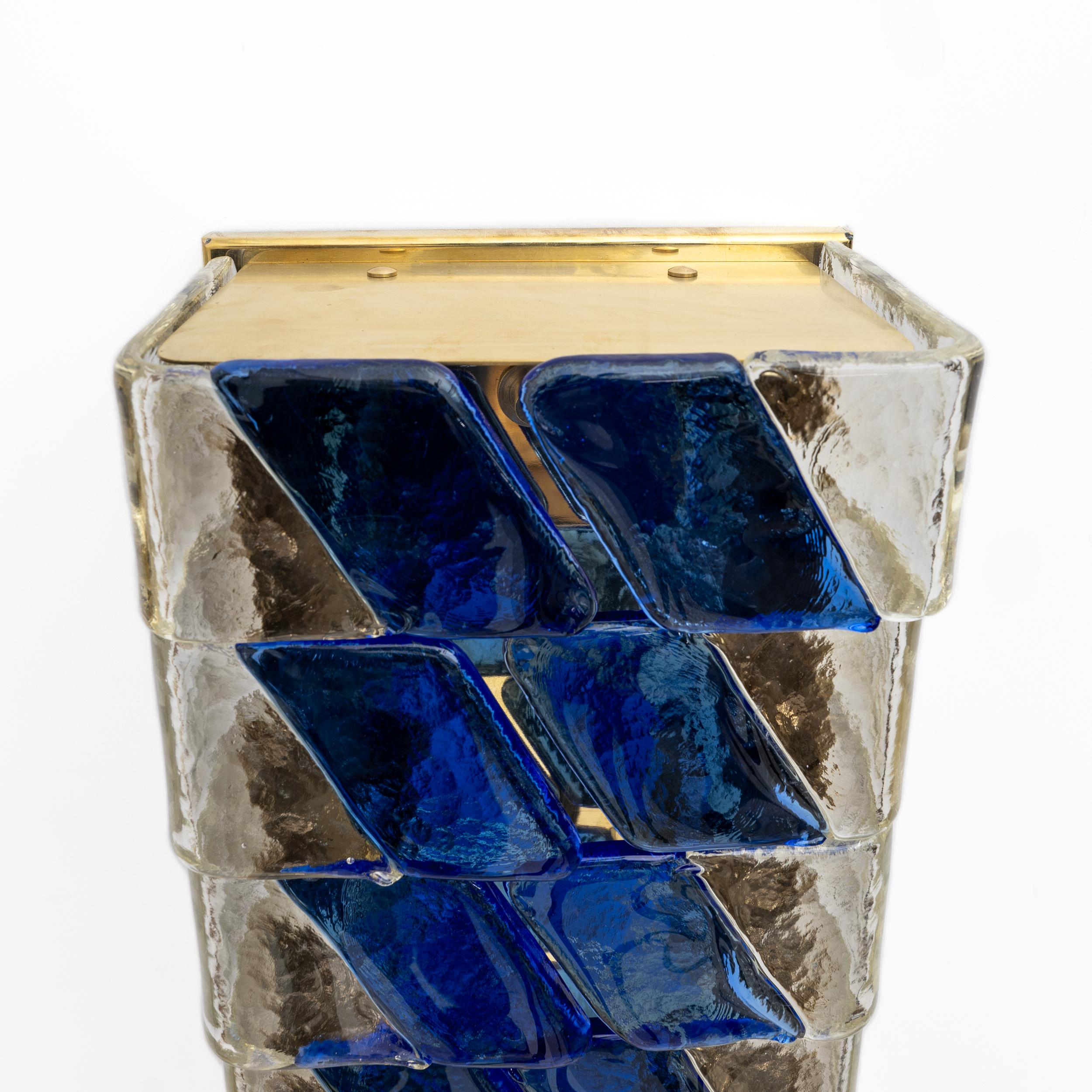 Ottone Coppia di lampade in vetro di Murano e ottone in stile moderno di metà secolo in vendita