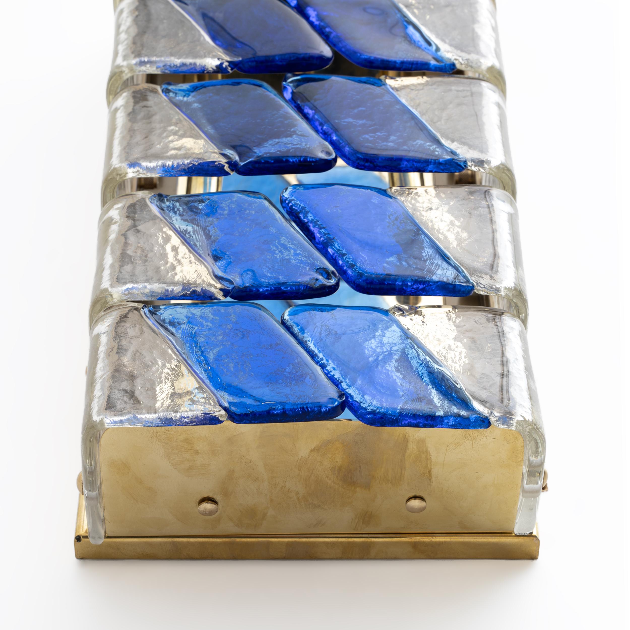 Coppia di lampade in vetro di Murano e ottone in stile moderno di metà secolo in vendita 1