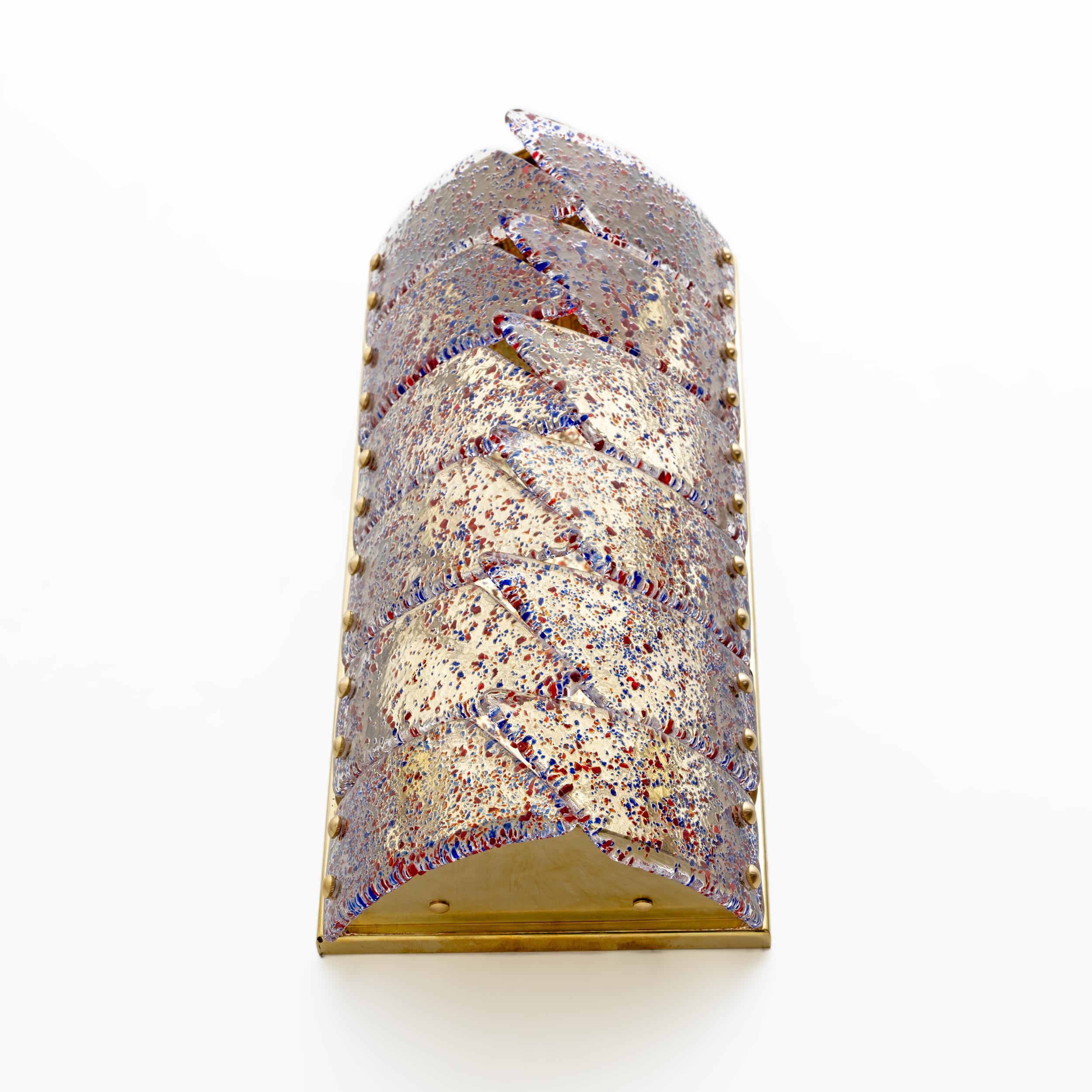 Coppia di lampade in vetro di Murano e ottone in stile moderno di metà secolo in vendita 1
