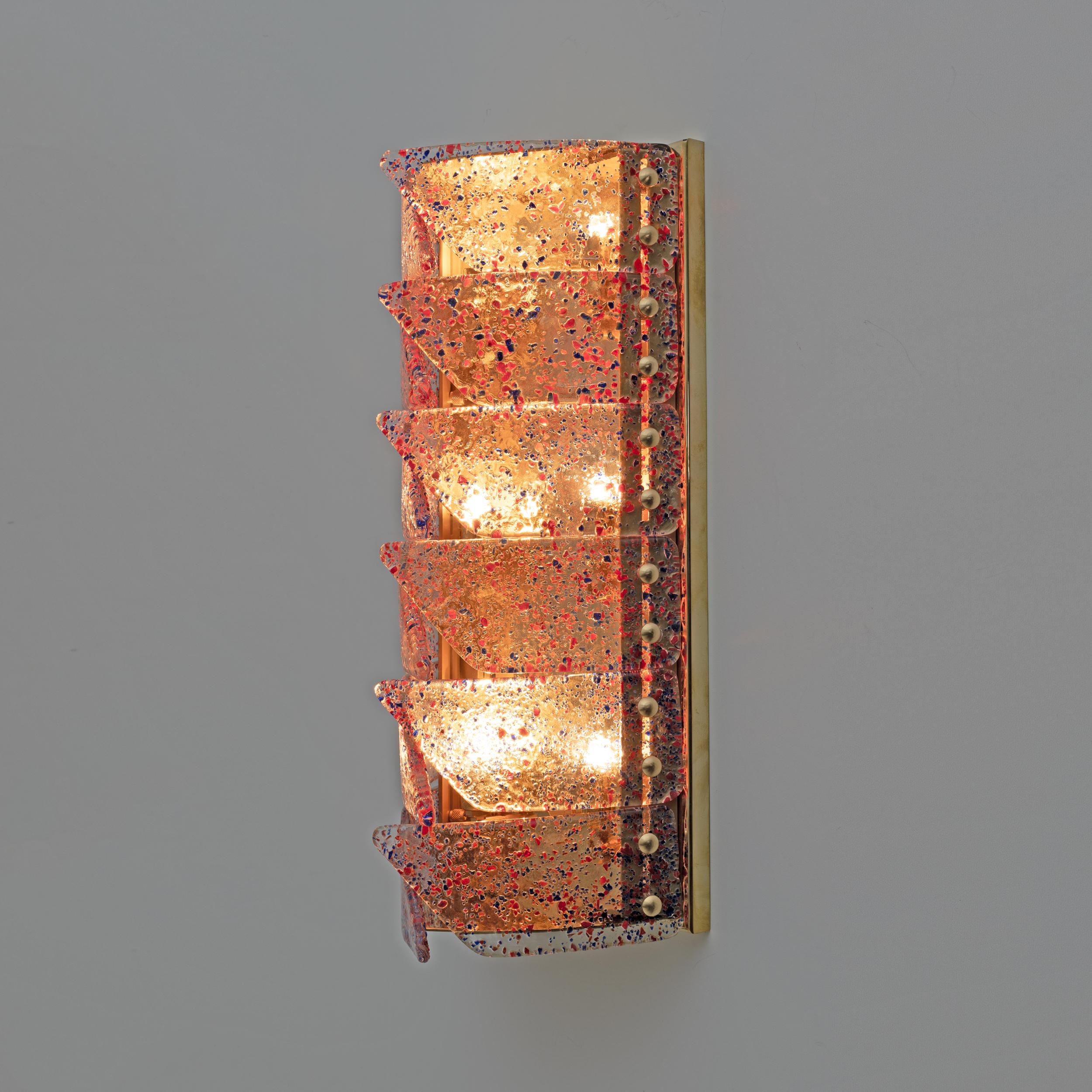 Coppia di lampade in vetro di Murano e ottone in stile moderno di metà secolo in vendita 2