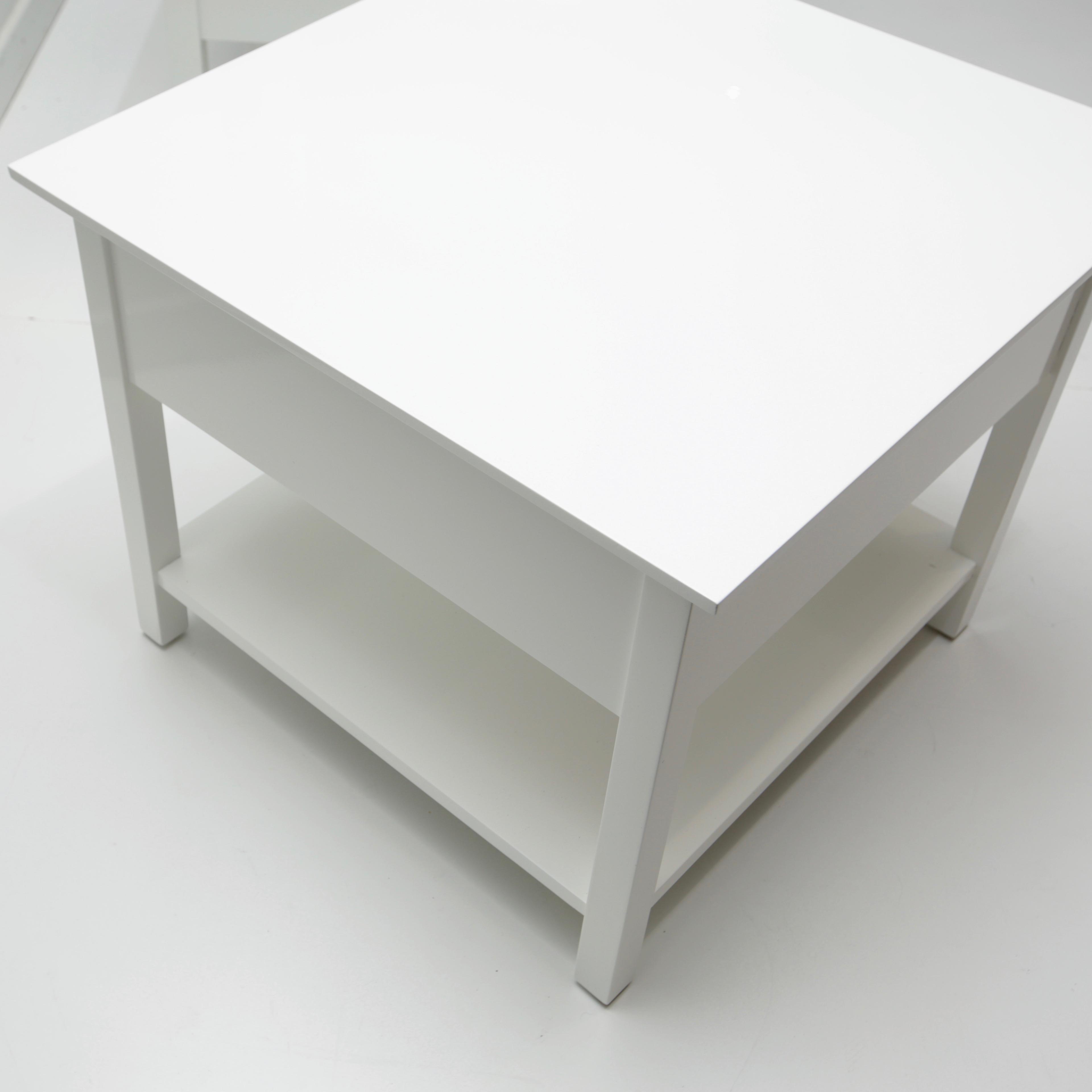 Lackierte Beistelltische im Mid-Century-Modern-Stil, Paar (Holz) im Angebot