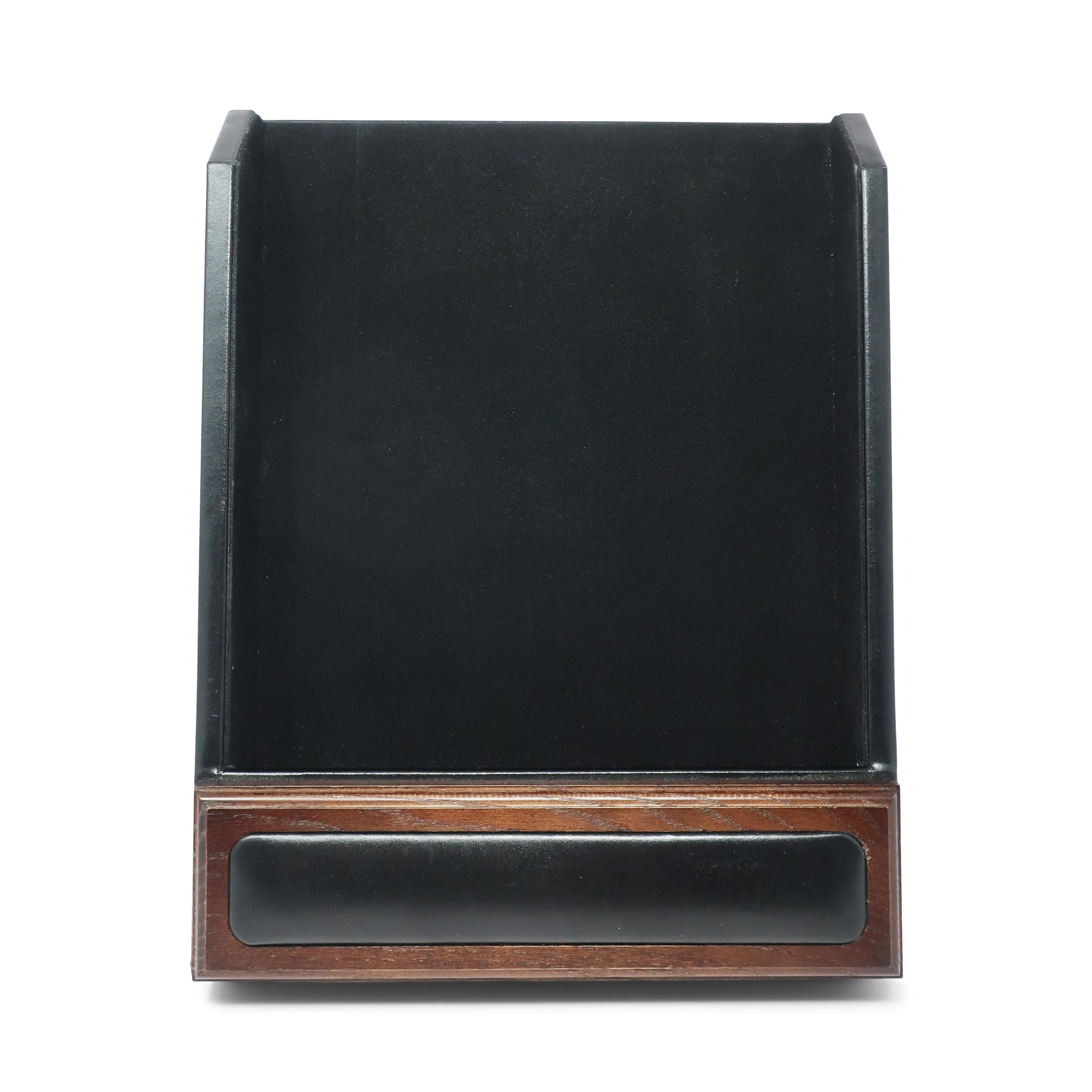 Paar Mid-Century Modern Style Leder & Walnuss Papier Tablett im Angebot 3