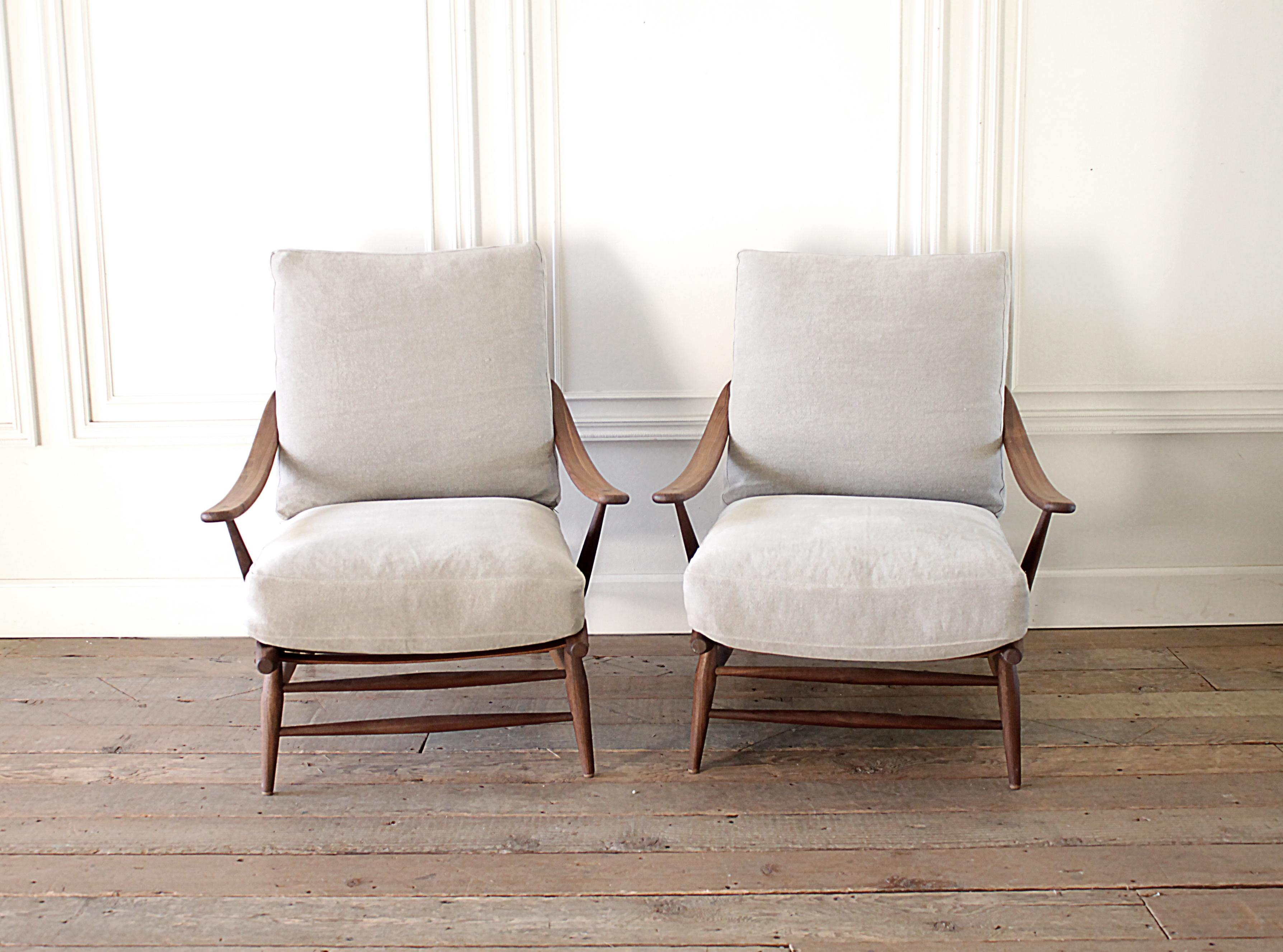 Pair of Mid-Century Modern Style Lounge Chairs with Stone Washed Linen Cushions 13