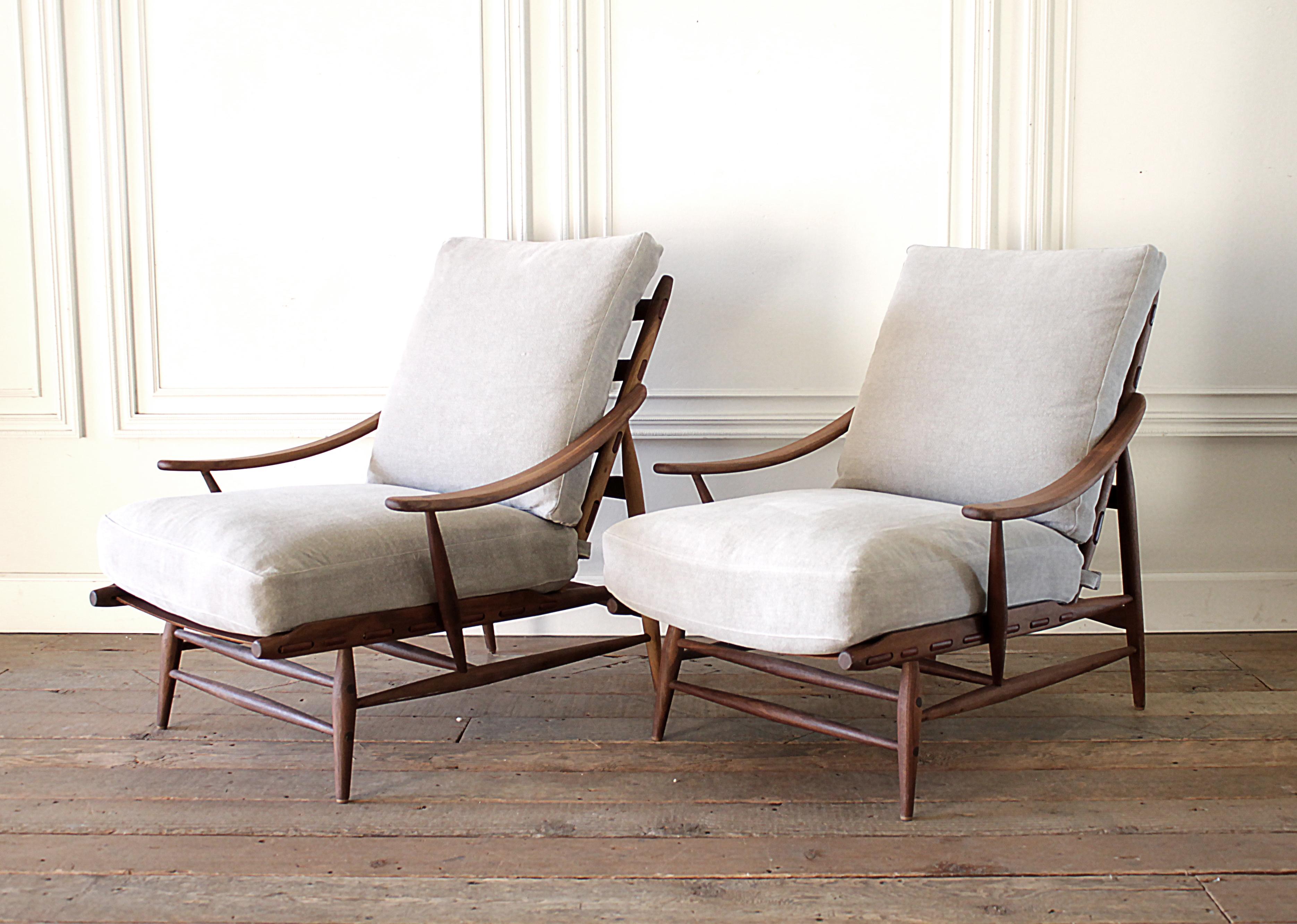 Pair of Mid-Century Modern Style Lounge Chairs with Stone Washed Linen Cushions In Good Condition In Brea, CA