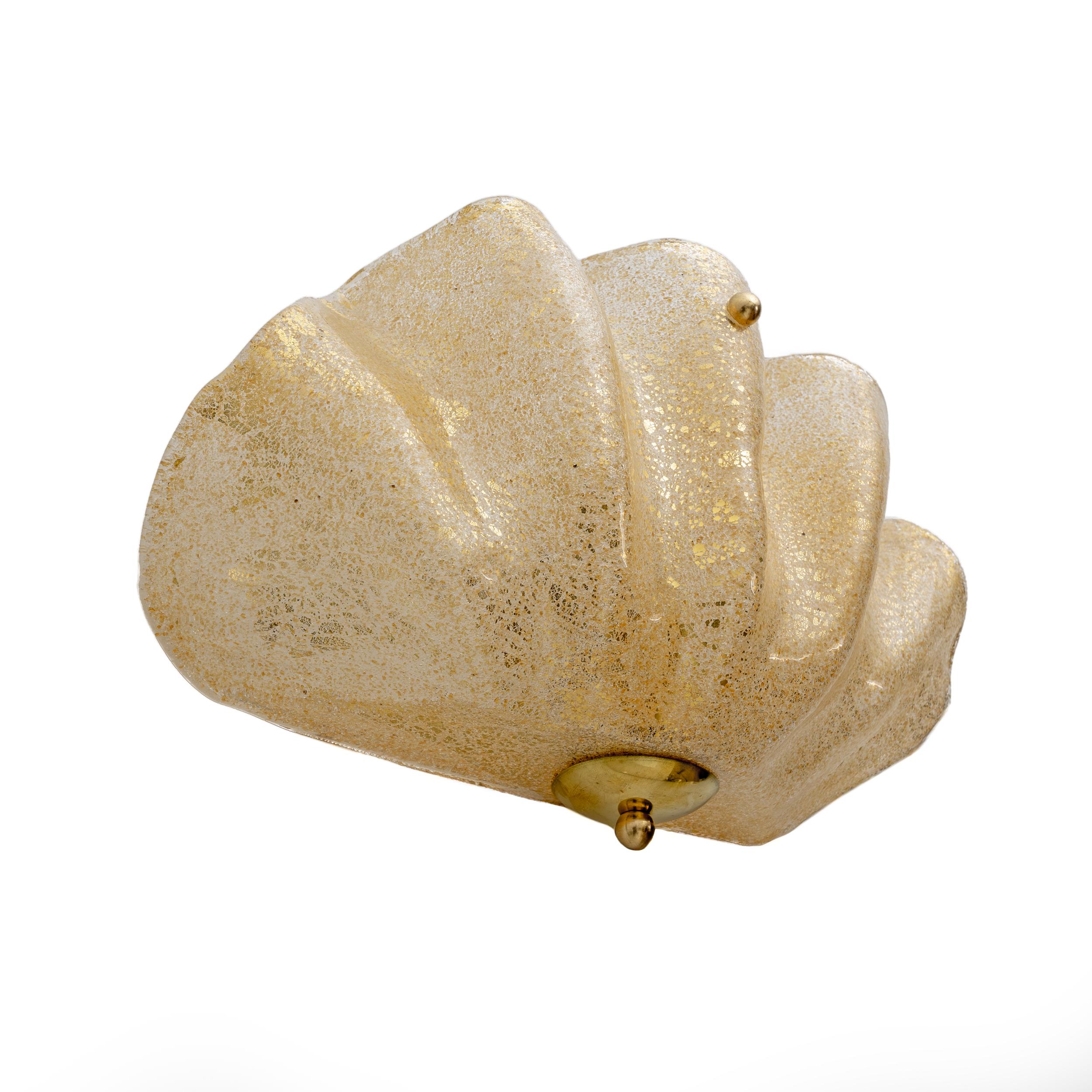 Coppia di lampade a conchiglia in vetro di Murano in stile metà secolo moderno In condizioni buone in vendita a Puglia, Puglia