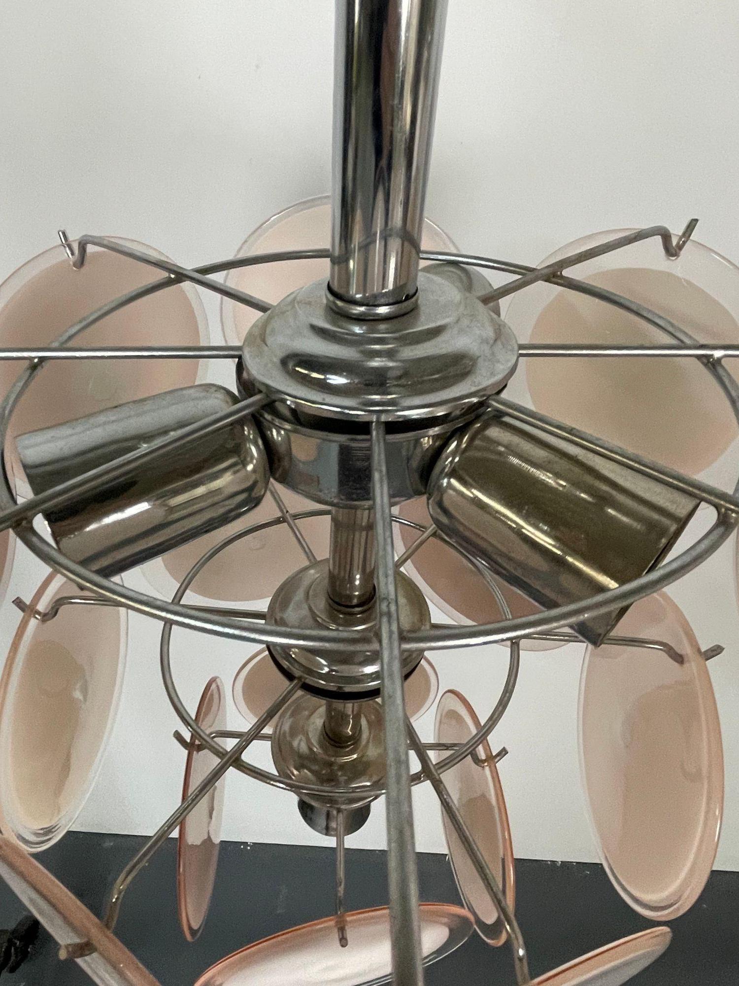 Coppia di piccoli lampadari a disco in vetro di Murano rosa in stile metà secolo moderno in vendita 5
