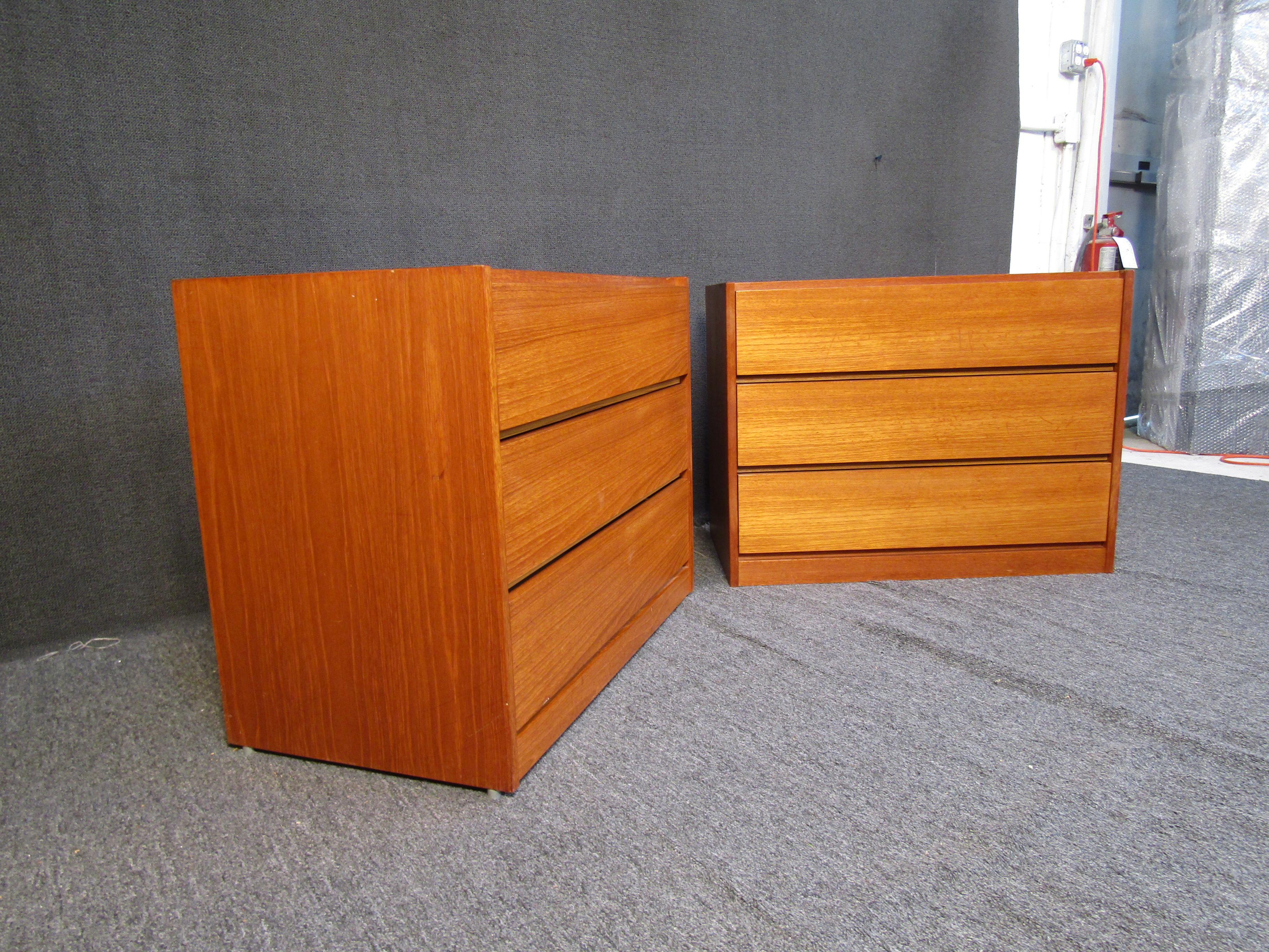 20th Century Pair of Mid-Century Modern Style Teak Dressers For Sale
