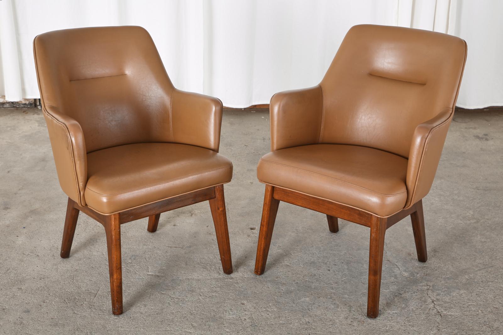 Pair of Mid-Century Modern Style Walnut Lounge Chairs In Good Condition In Rio Vista, CA
