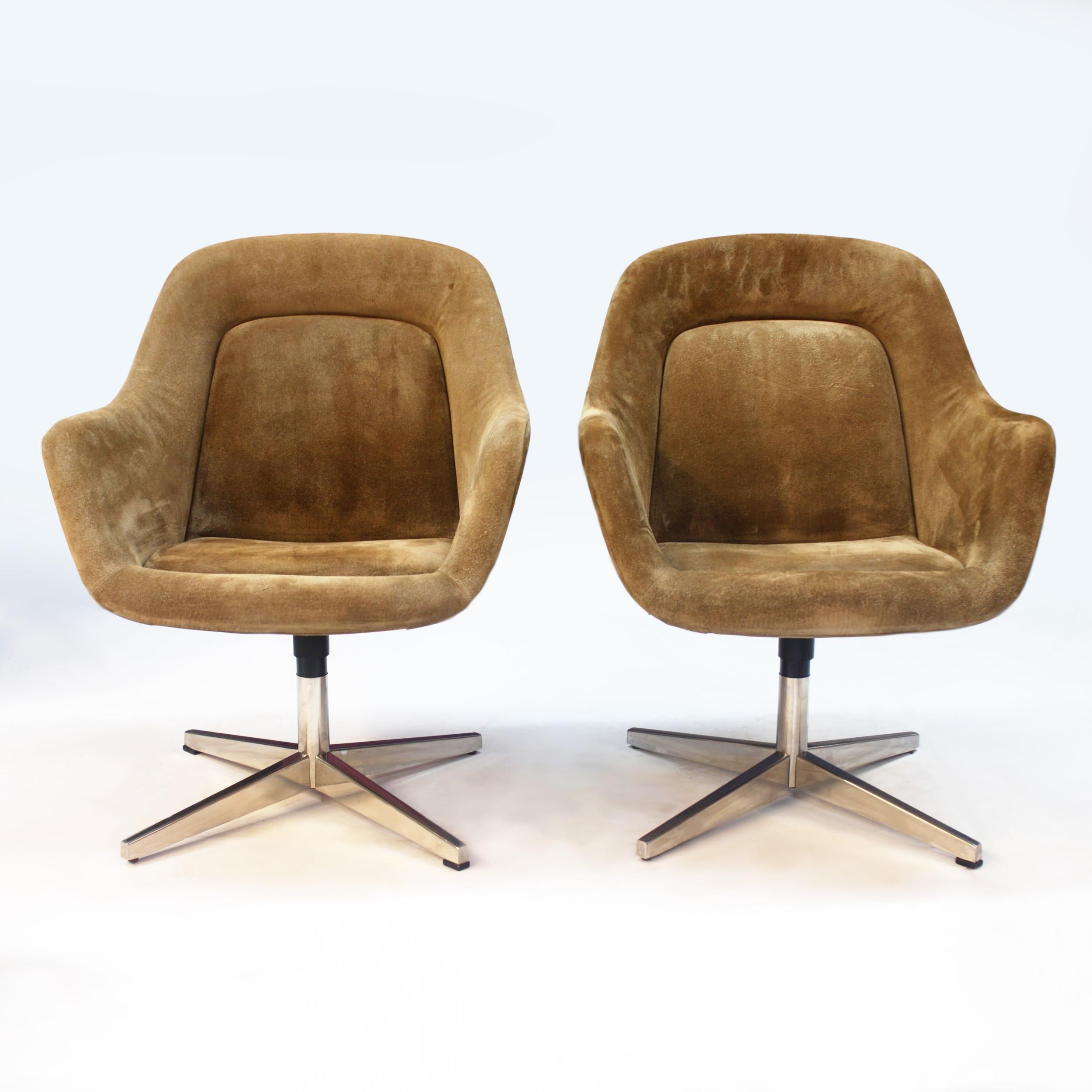 Pair of Mid-Century Modern Suede Side / Guest Chairs by Max Pearson for Knoll In Good Condition In Lafayette, IN