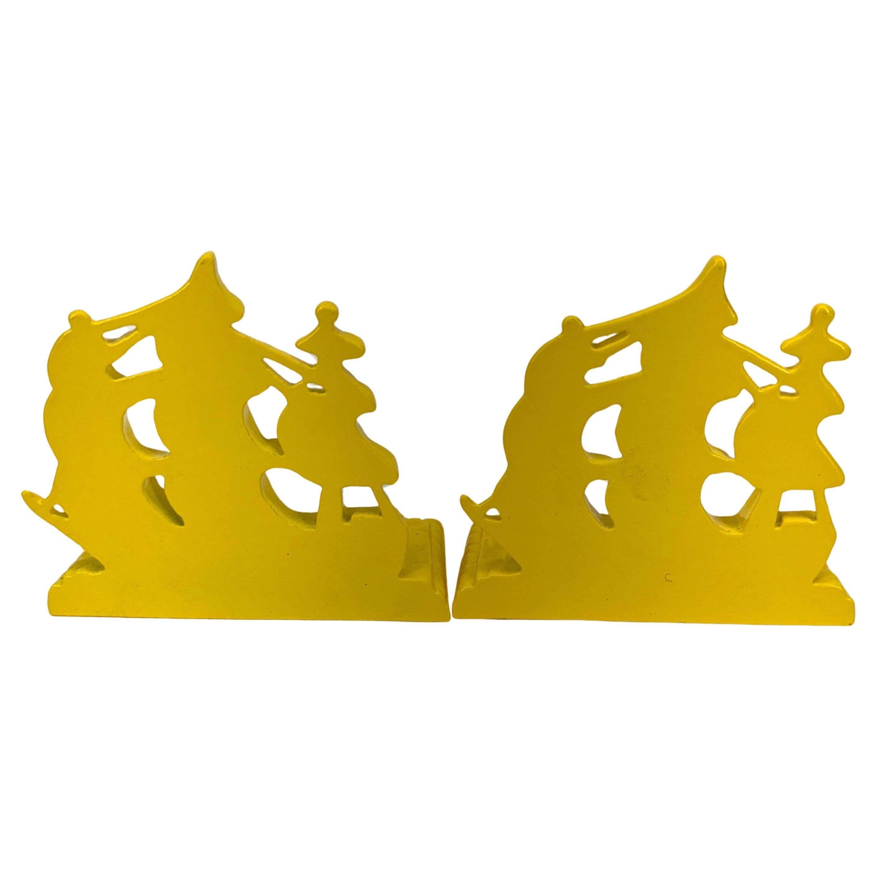 Anglais Paire de serre-livres bateau jaune Sunshine Modernity en vente