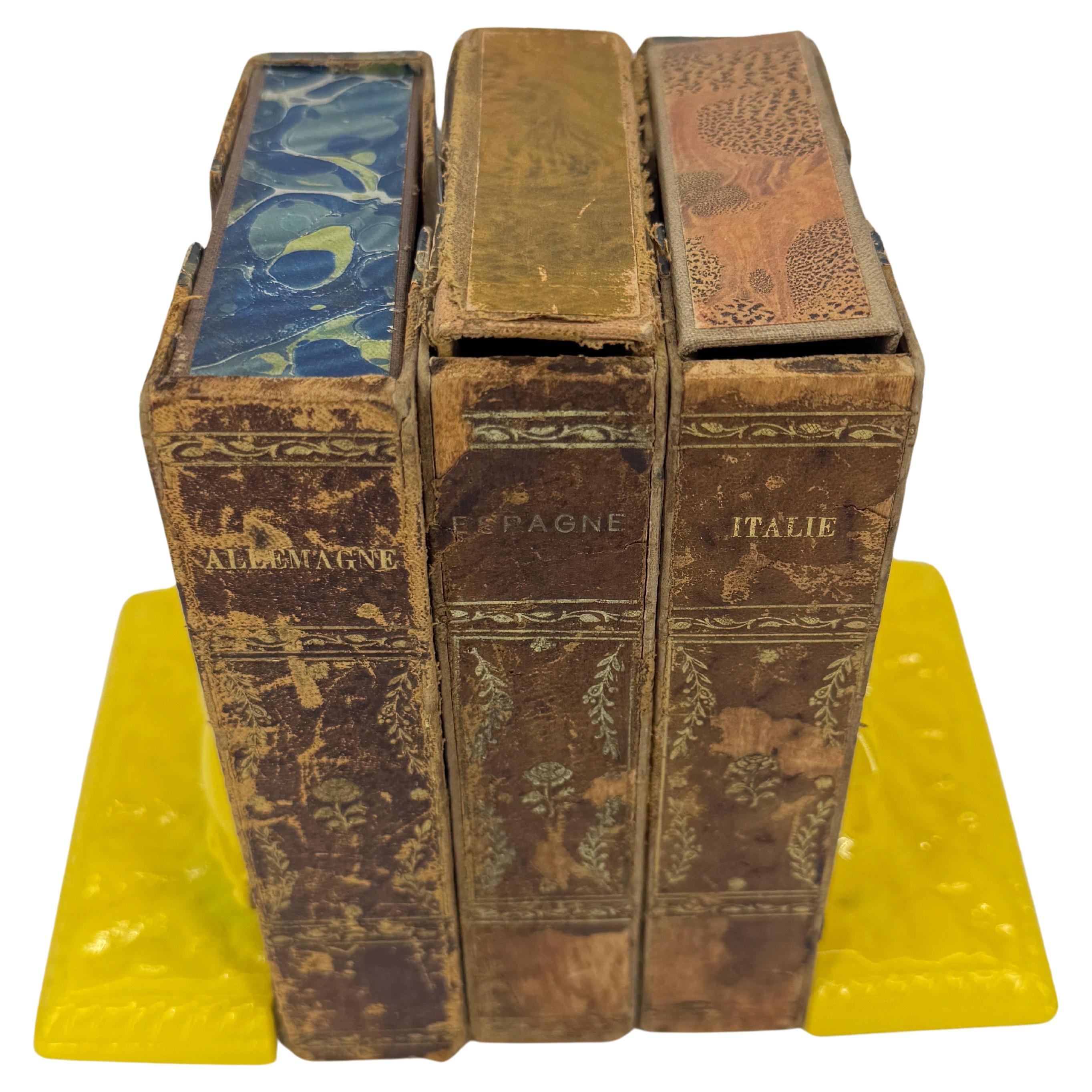 Métal Paire de serre-livres bateau jaune Sunshine Modernity en vente