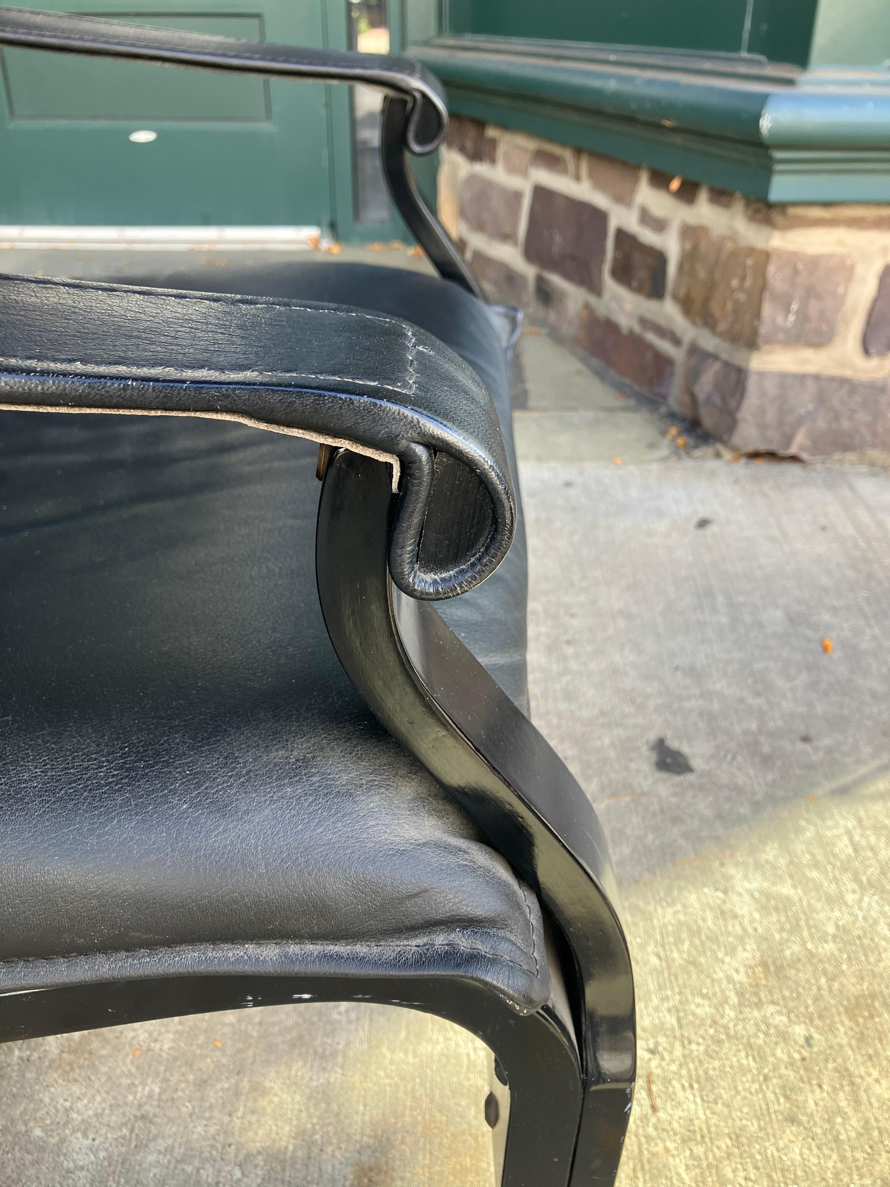 Paire de chaises longues suédoises en cuir noir Ake Fribytter du milieu du siècle dernier en vente 7