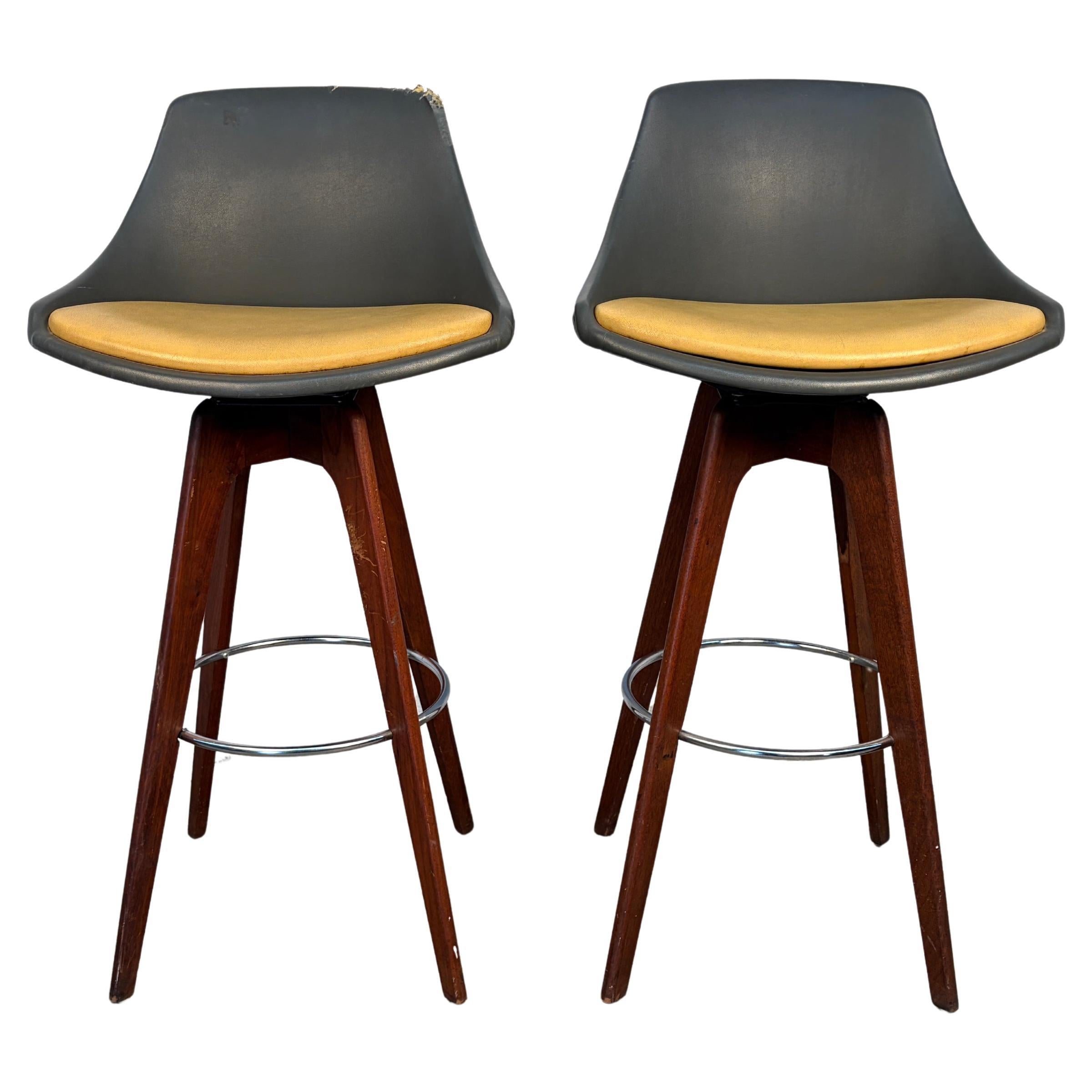 Pair of Mid-Century Modern Swivel Bar Stools, Circa 1970s