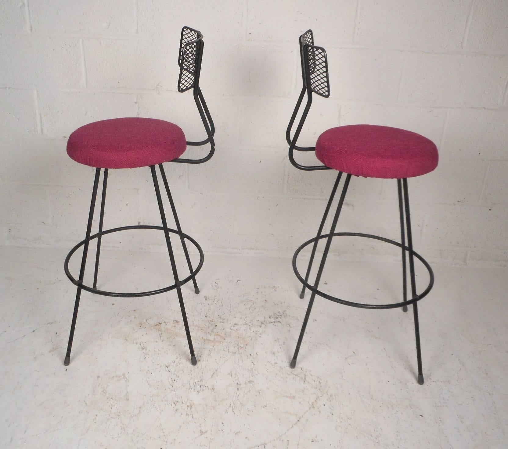 Pair of Mid-Century Modern Swivel Bar Stools In Good Condition In Brooklyn, NY