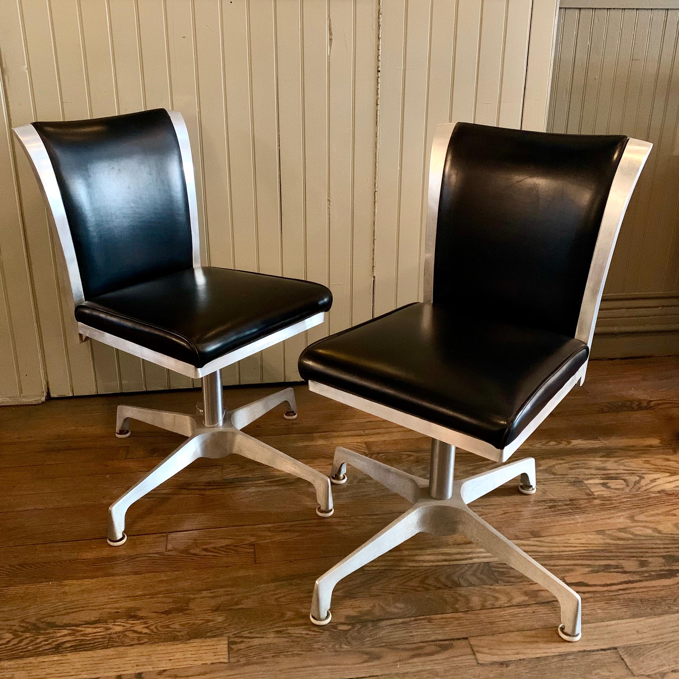 20th Century Pair of Mid-Century Modern Swivel Chairs