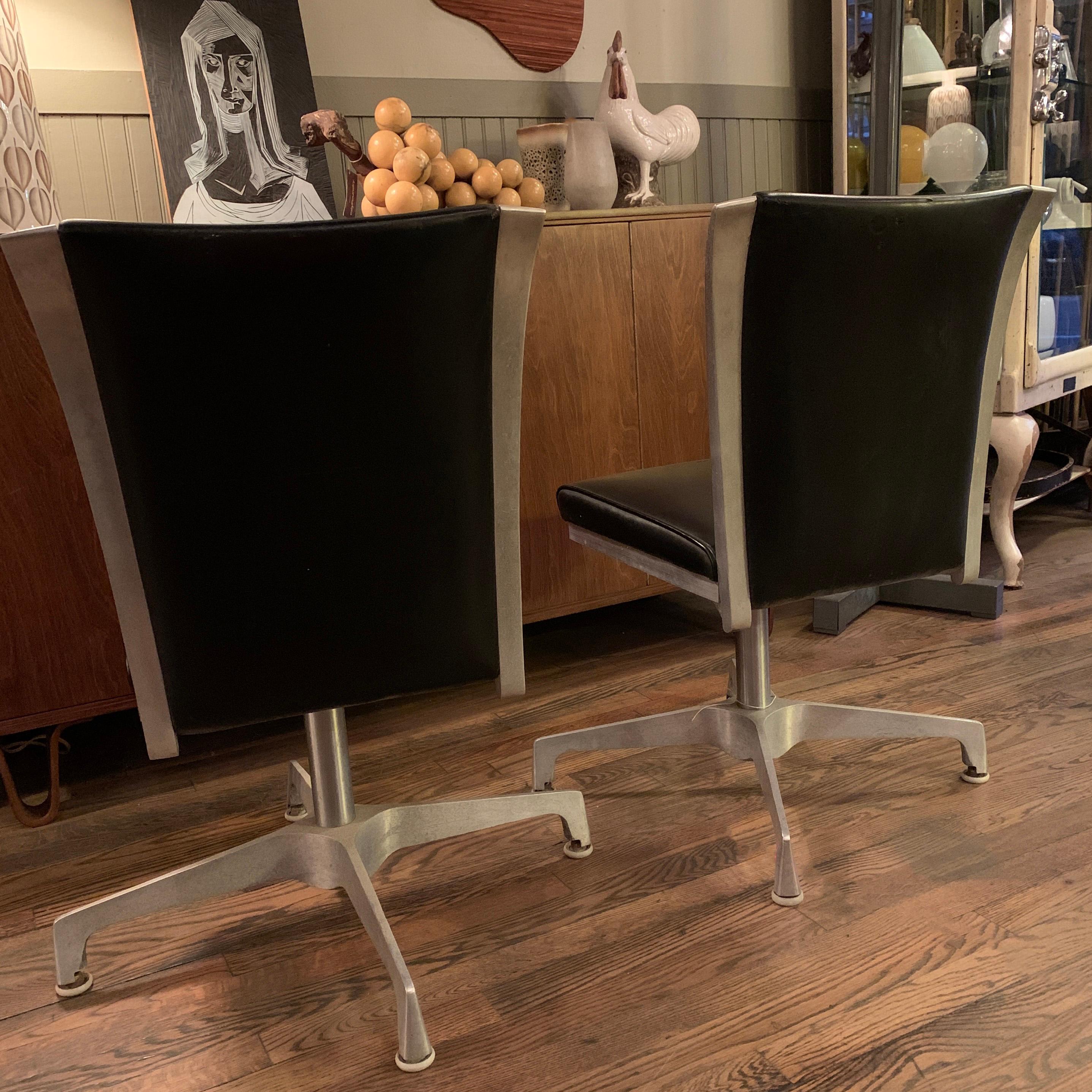 Pair of Mid-Century Modern Swivel Chairs 1