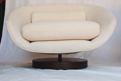 Pair of Mid-Century Modern Swivel Chairs, in the style of Milo Baughman
