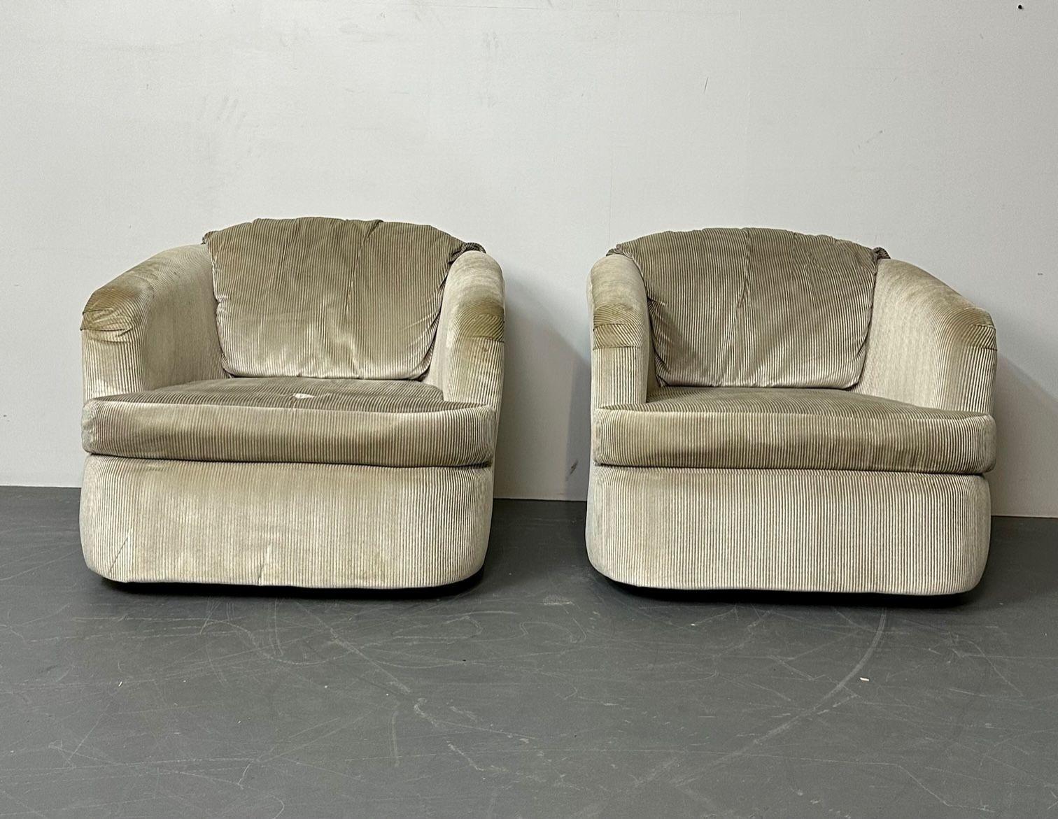 Pair of Mid-Century Modern Swivel chairs, For Reupholstery, Baughman Style
 
A pair of custom quality swivel arm chairs in the style of Milo Baughman. Each having wood construction with a metal swivel base. These pieces have strong, sturdy frames
