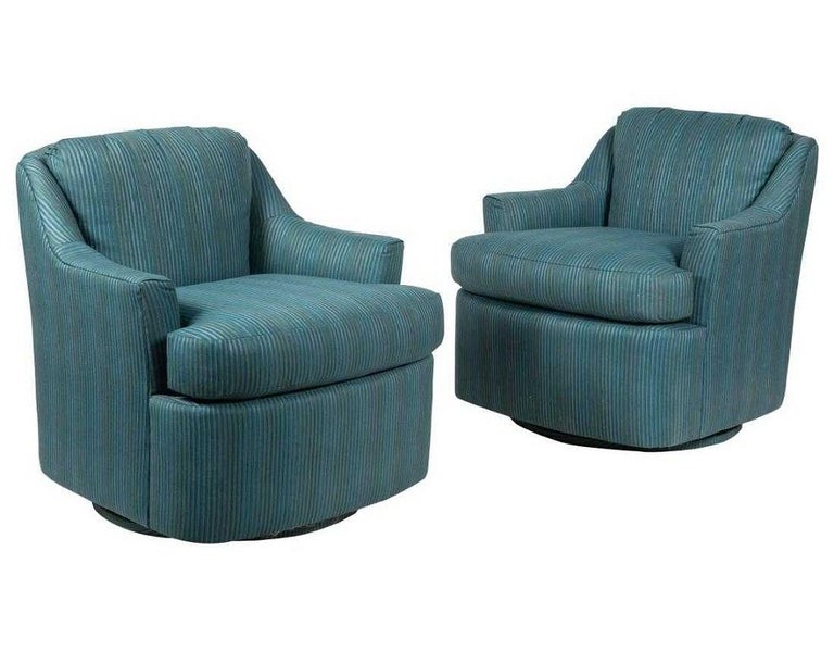 Late 20th Century Pair of Mid-Century Modern Swivel Lounge Chairs For Sale