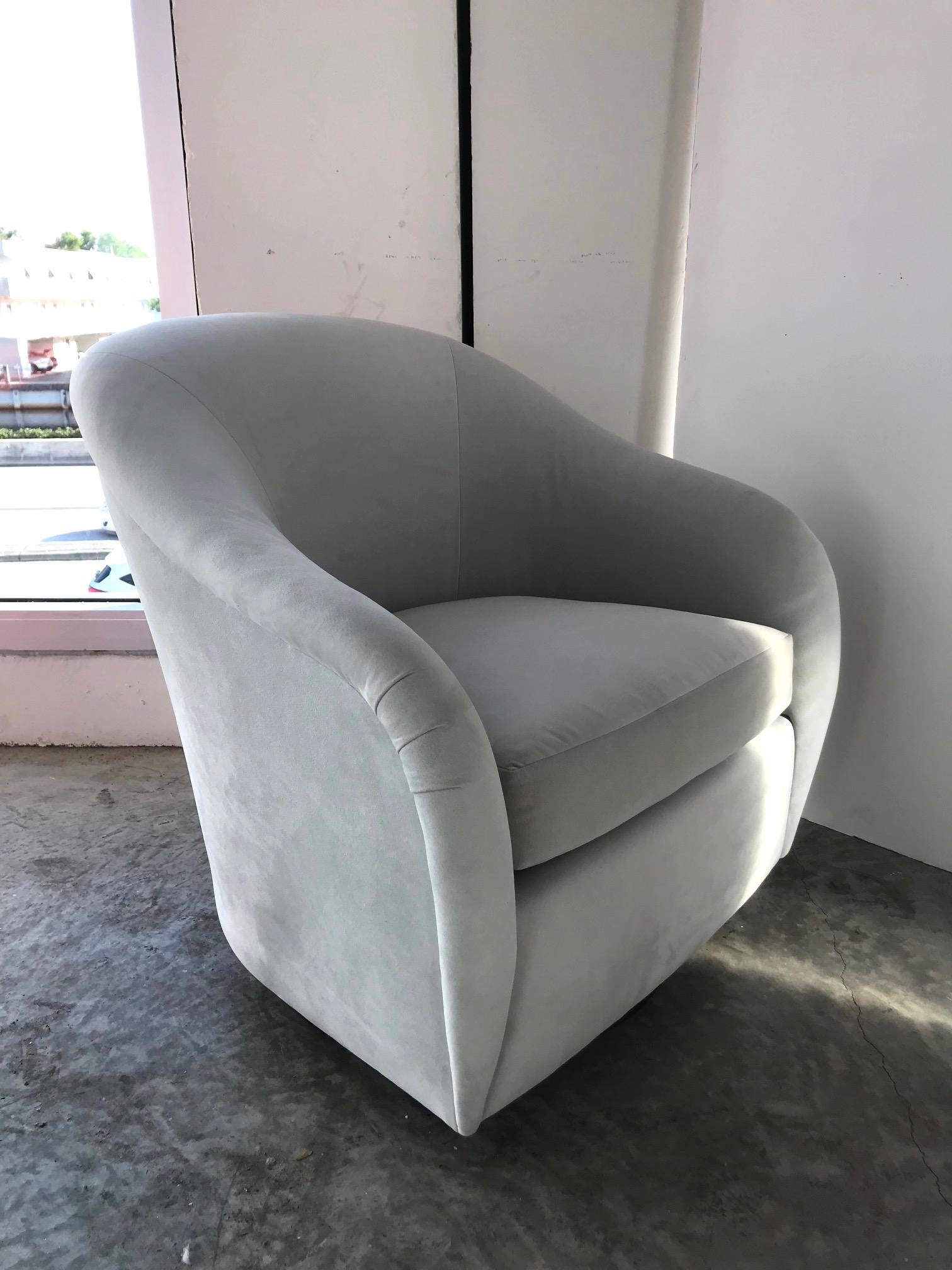 Late 20th Century Pair of Mid-Century Modern Swivel Lounge Chairs in Grey Suede, 1970s