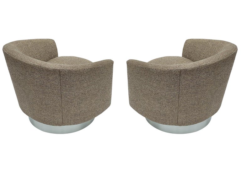 Pair of Mid Century Modern Swivel Lounge Club Chairs in Tweed & Brushed Steel In Good Condition For Sale In Philadelphia, PA
