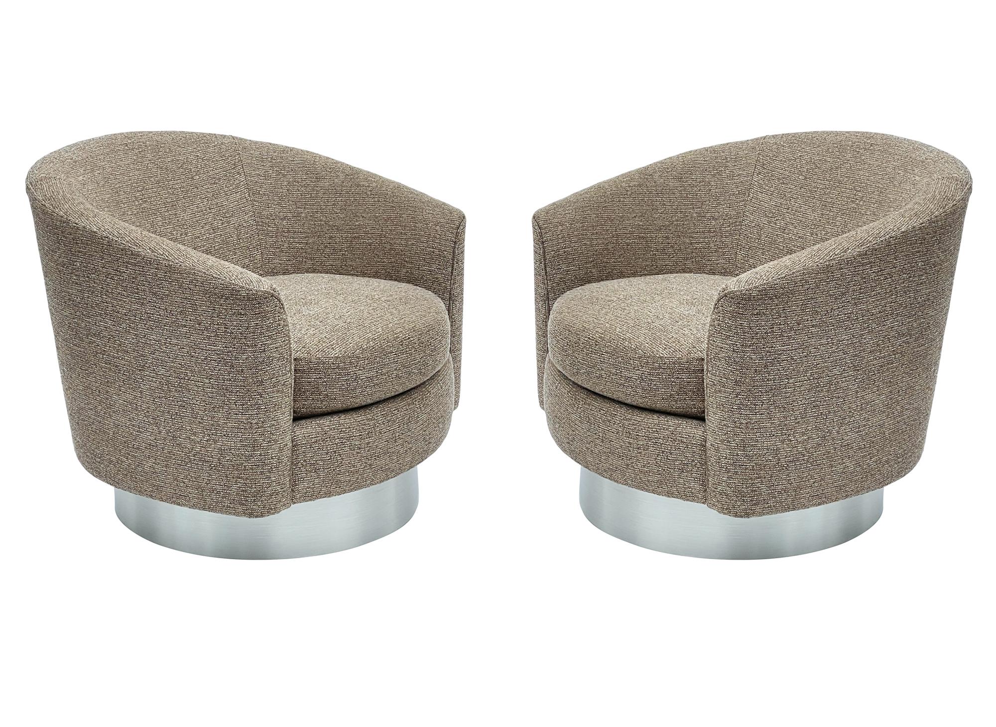 Late 20th Century Pair of Mid Century Modern Swivel Lounge Club Chairs in Tweed & Brushed Steel For Sale