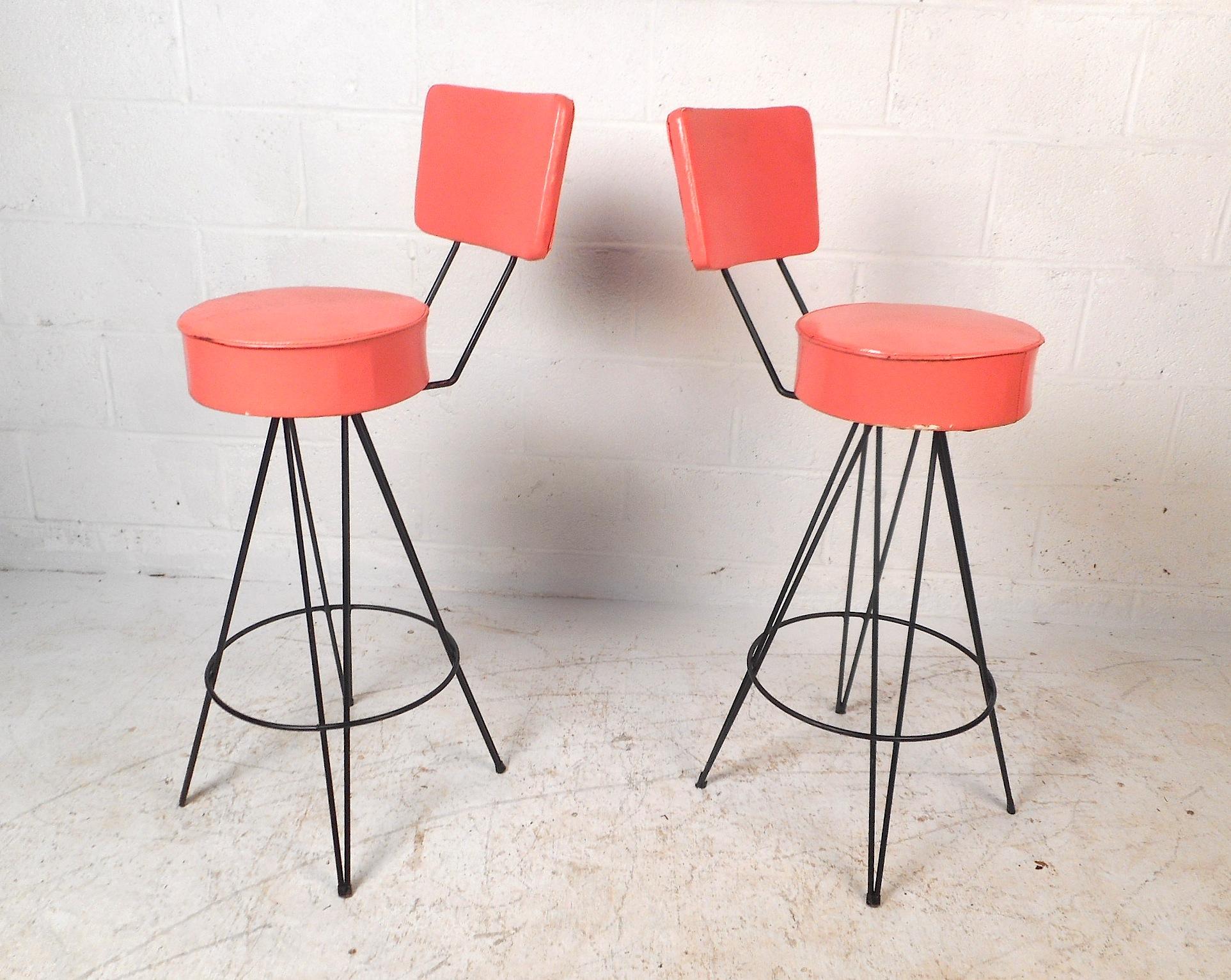 Pair of Mid-Century Modern Swivel Stools In Good Condition In Brooklyn, NY