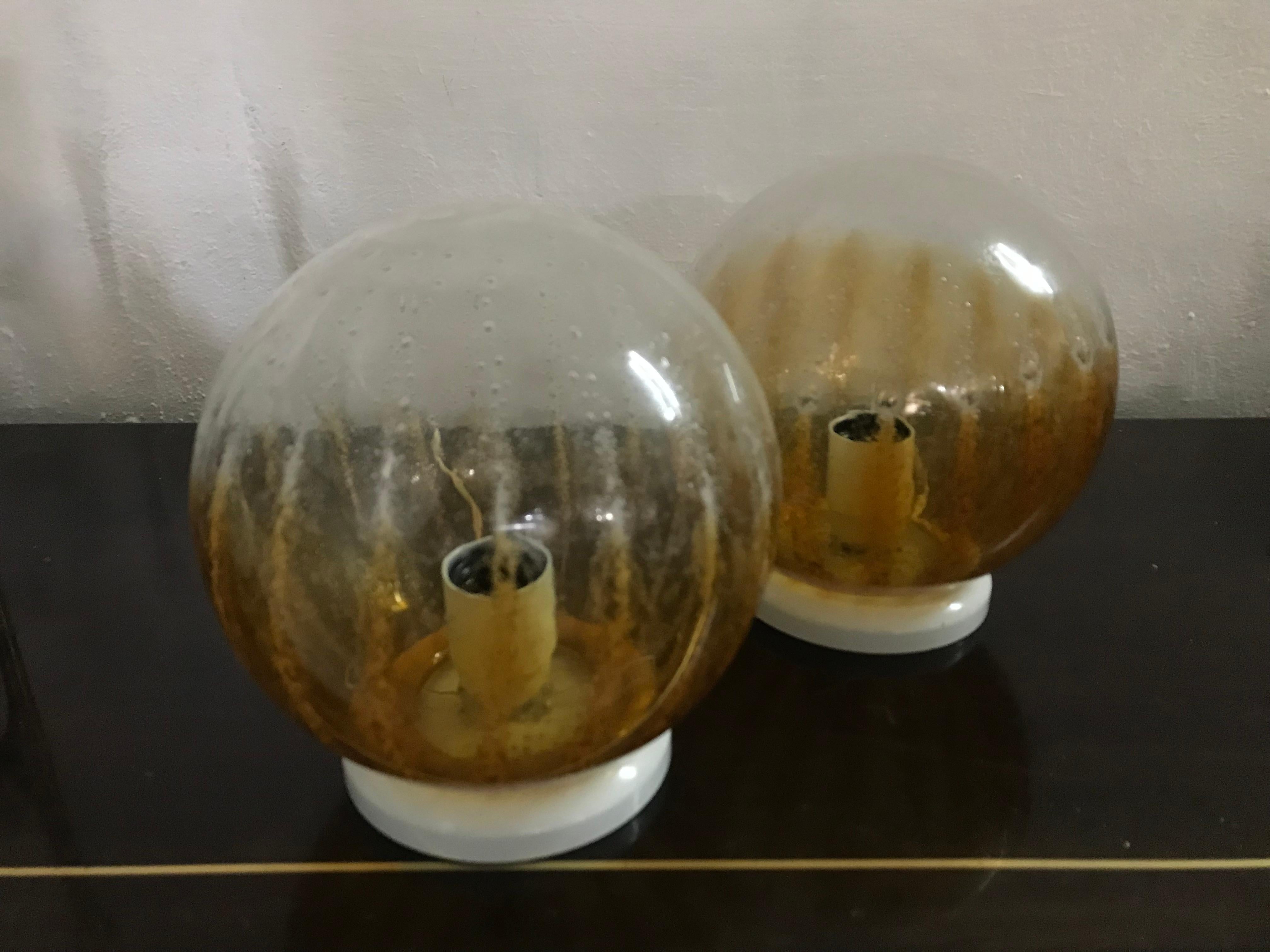 Mid-Century Modern Paire de lampes de bureau de style mi-siècle moderne en verre de Murano, par Mazzega, vers 1960 en vente