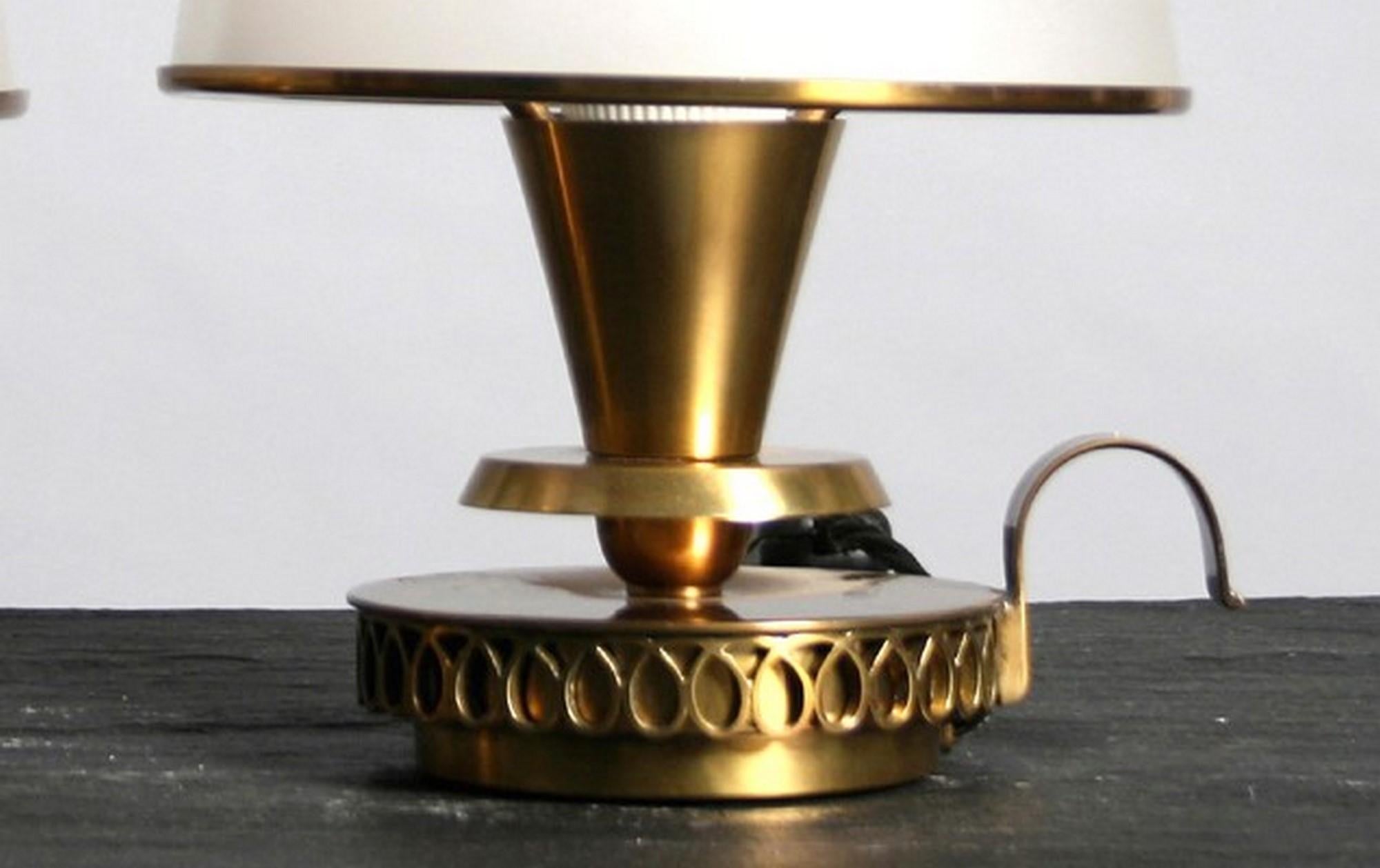 Italian Pair of Mid-Century Modern Table Lamps Attributed to Osvaldo Borsani For Sale