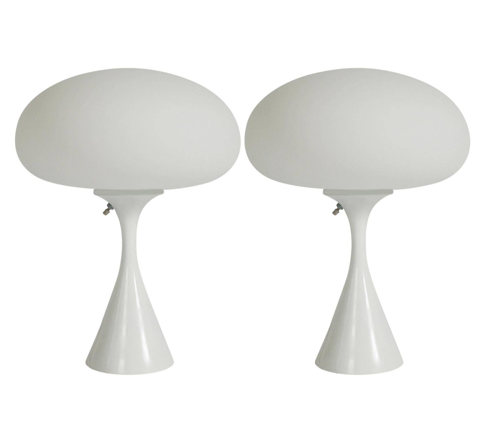 Contemporary Pair of Mid-Century Modern Table Lamps by Designline in White on White Glass For Sale