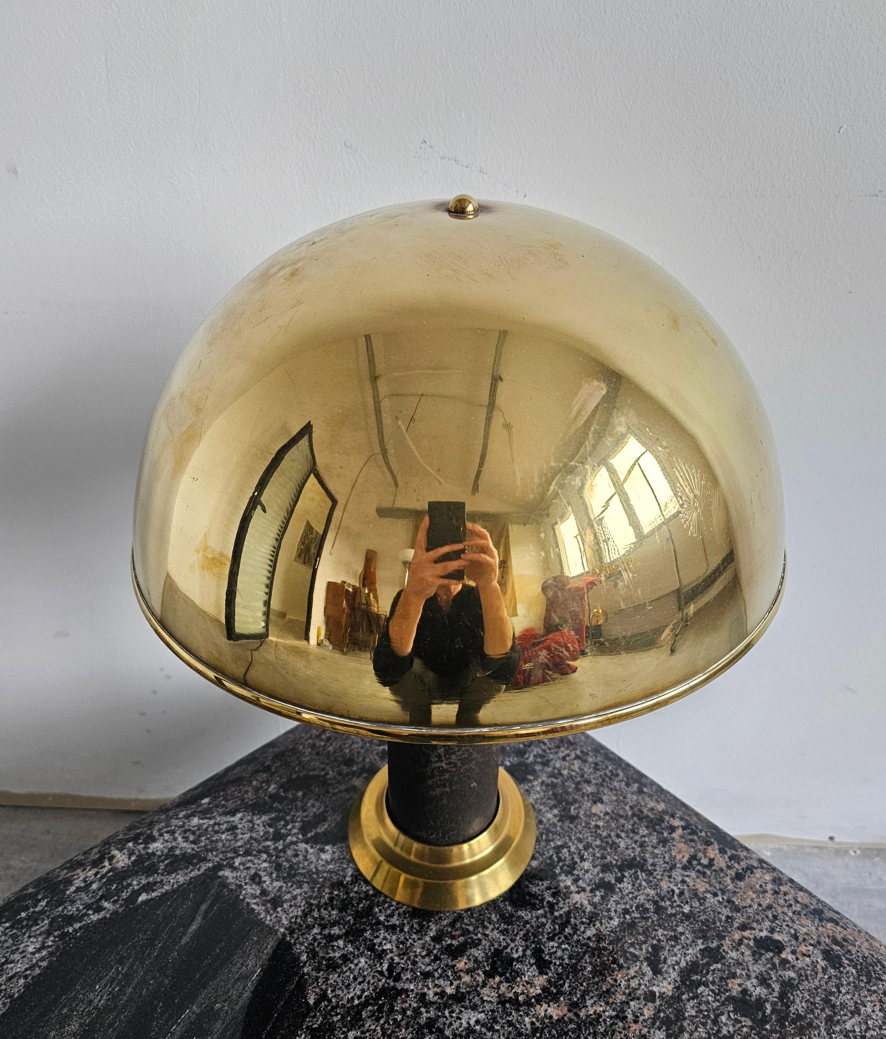 Paire de lampes de bureau modernes du milieu du siècle dernier en laiton et cuir, Autriche années 1960 Bon état - En vente à Beograd, RS