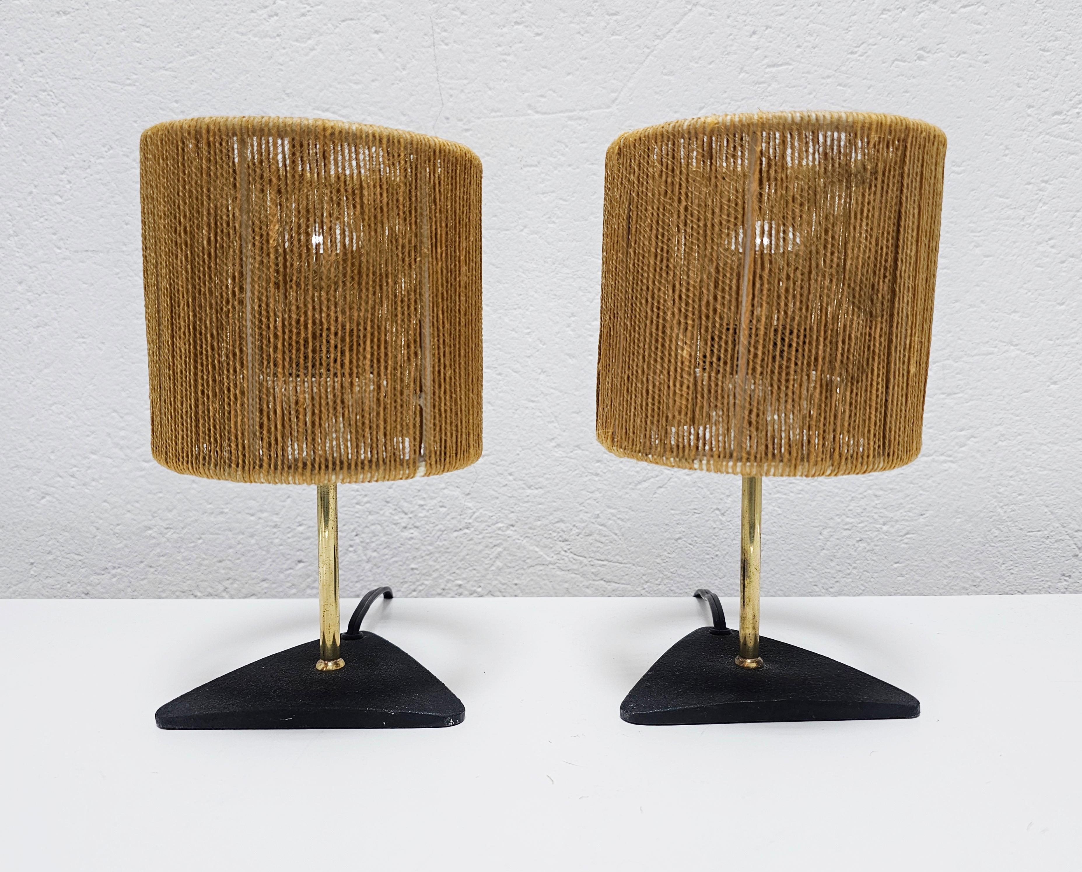 Ein Paar moderne Tischlampen aus der Mitte des Jahrhunderts im Stil von Carl Aubock, Österreich 1940er Jahre (Moderne der Mitte des Jahrhunderts) im Angebot