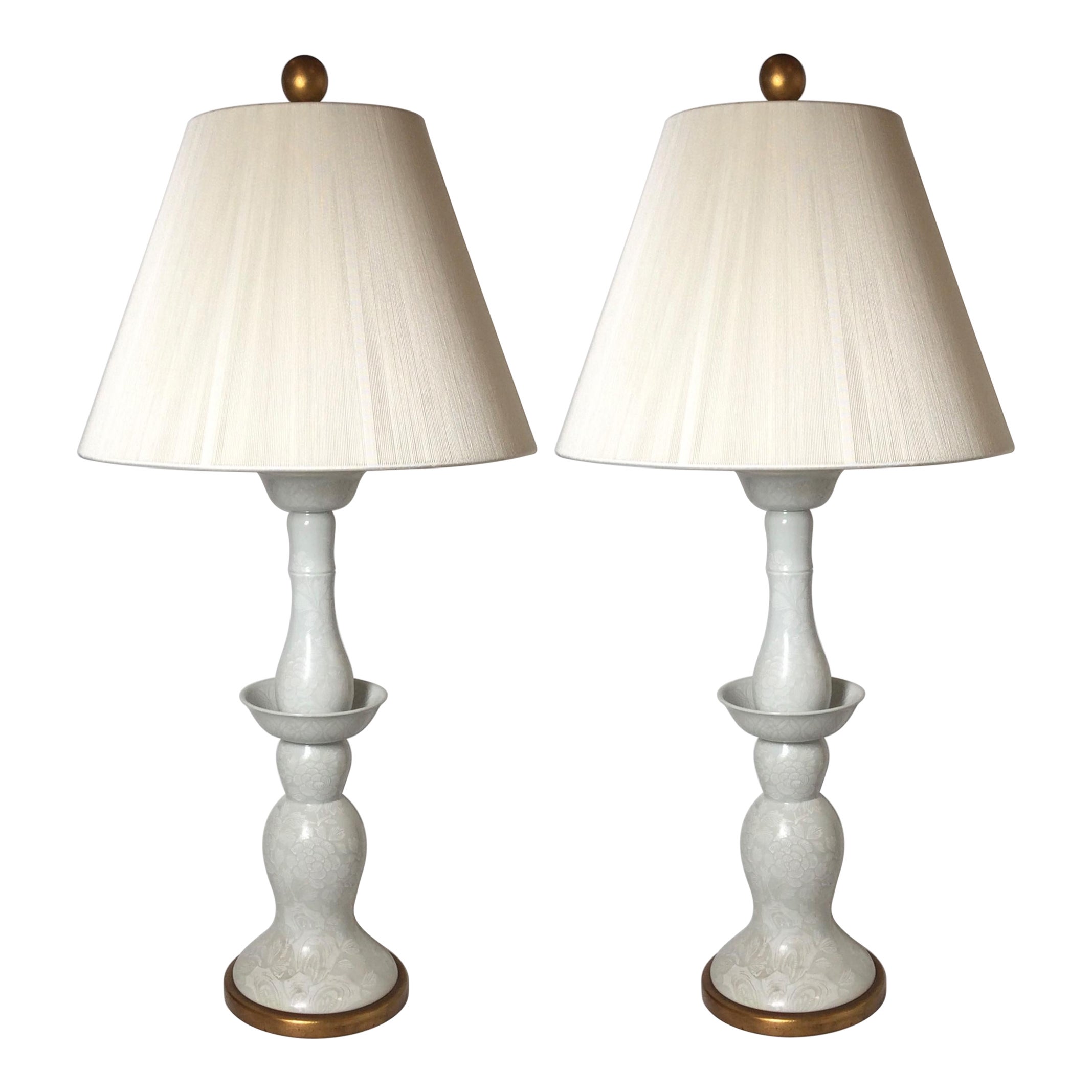 Paire de grandes lampes en porcelaine de style mi-siècle moderne en vente
