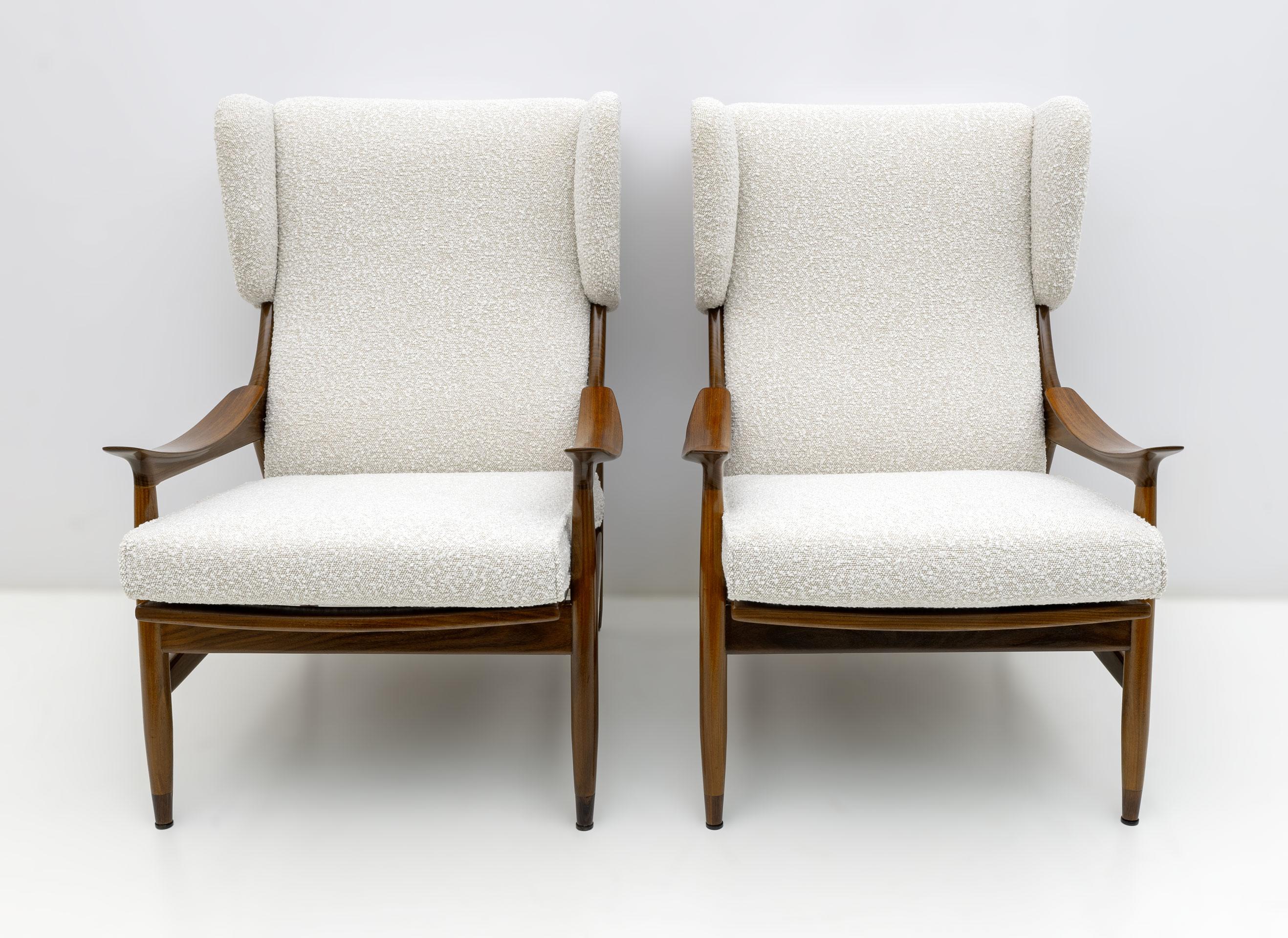 Pair of Mid-Century Modern Teak and Bouclè Armchairs Model FM 106 by Framar, 50s In Excellent Condition For Sale In Puglia, Puglia