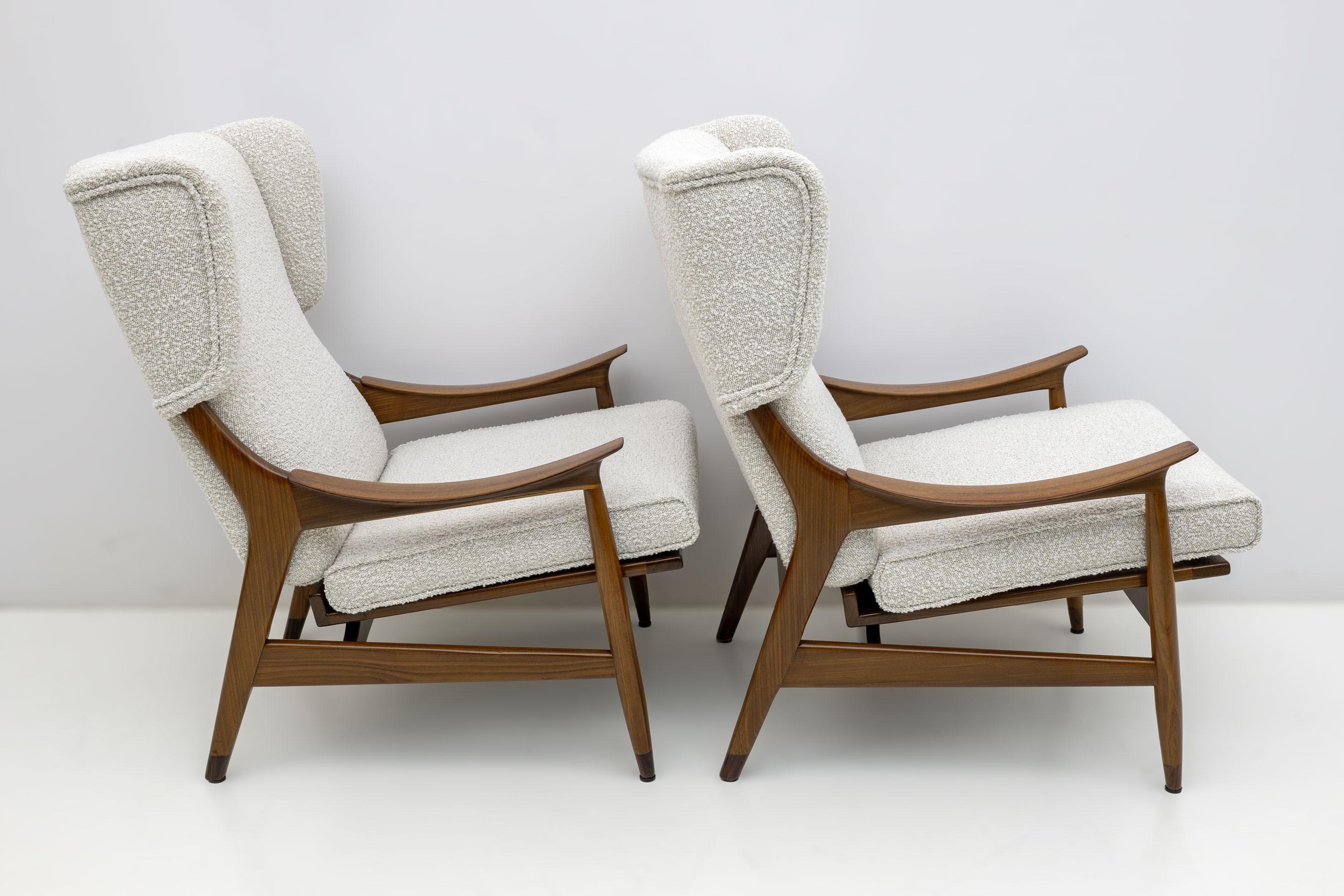 Pair of Mid-Century Modern Teak and Bouclè Armchairs Model FM 106 by Framar, 50s For Sale 1