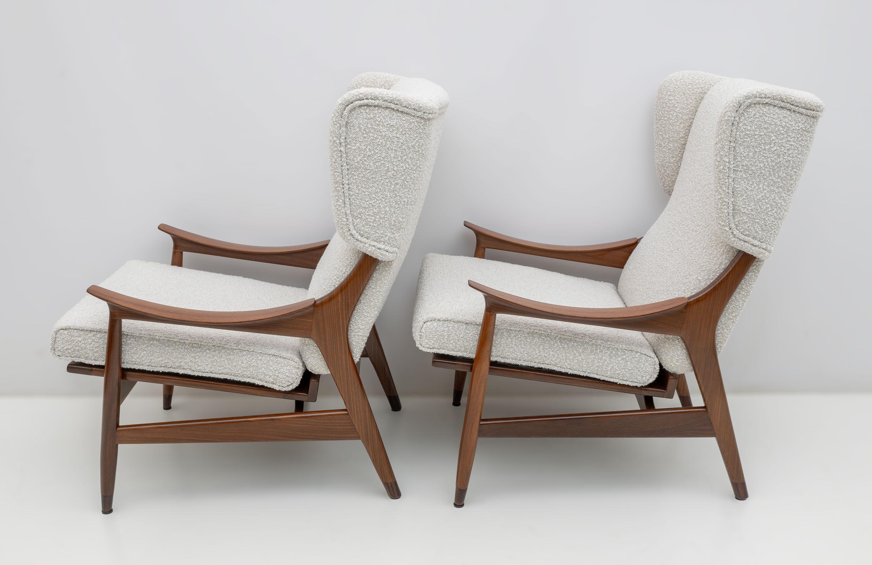 Pair of Mid-Century Modern Teak and Bouclè Armchairs Model FM 106 by Framar, 50s For Sale 2
