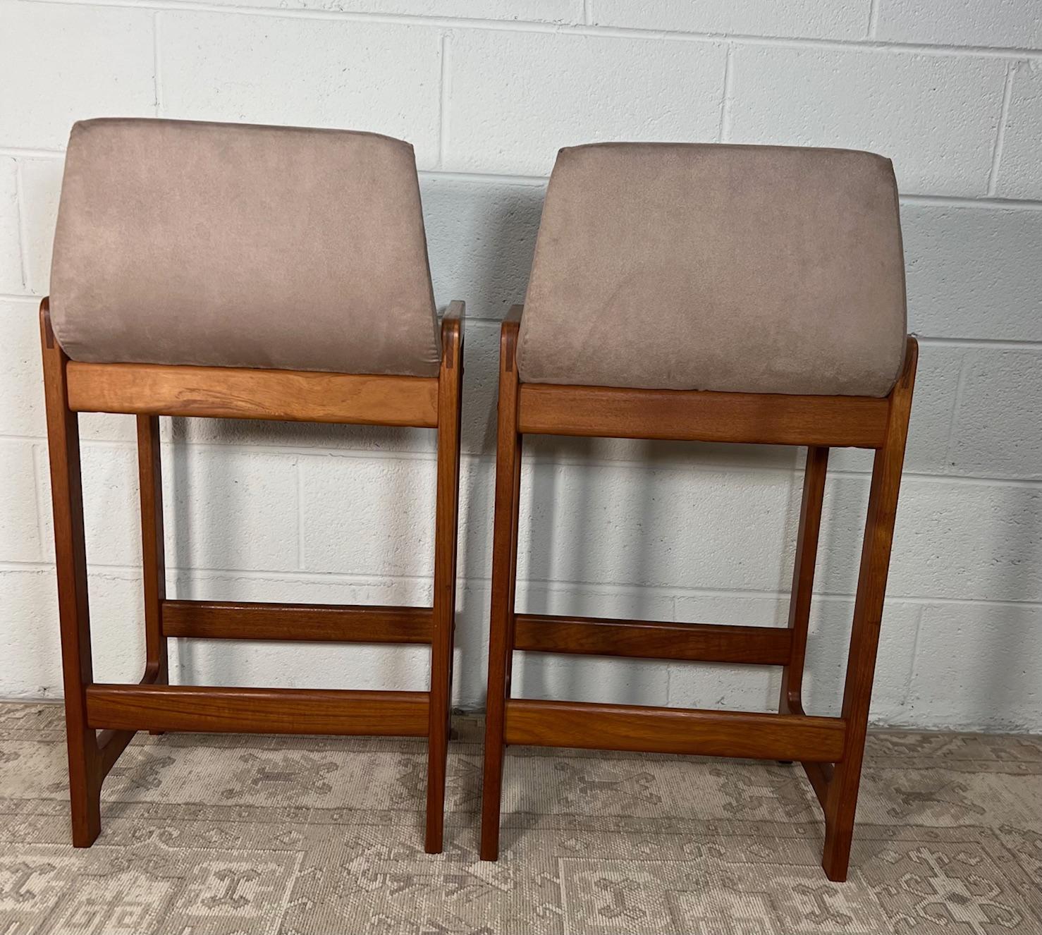 Mid-Century Modern Pair Of Mid Century Modern Teak Bar Stools By D-Scan Counter Height For Sale
