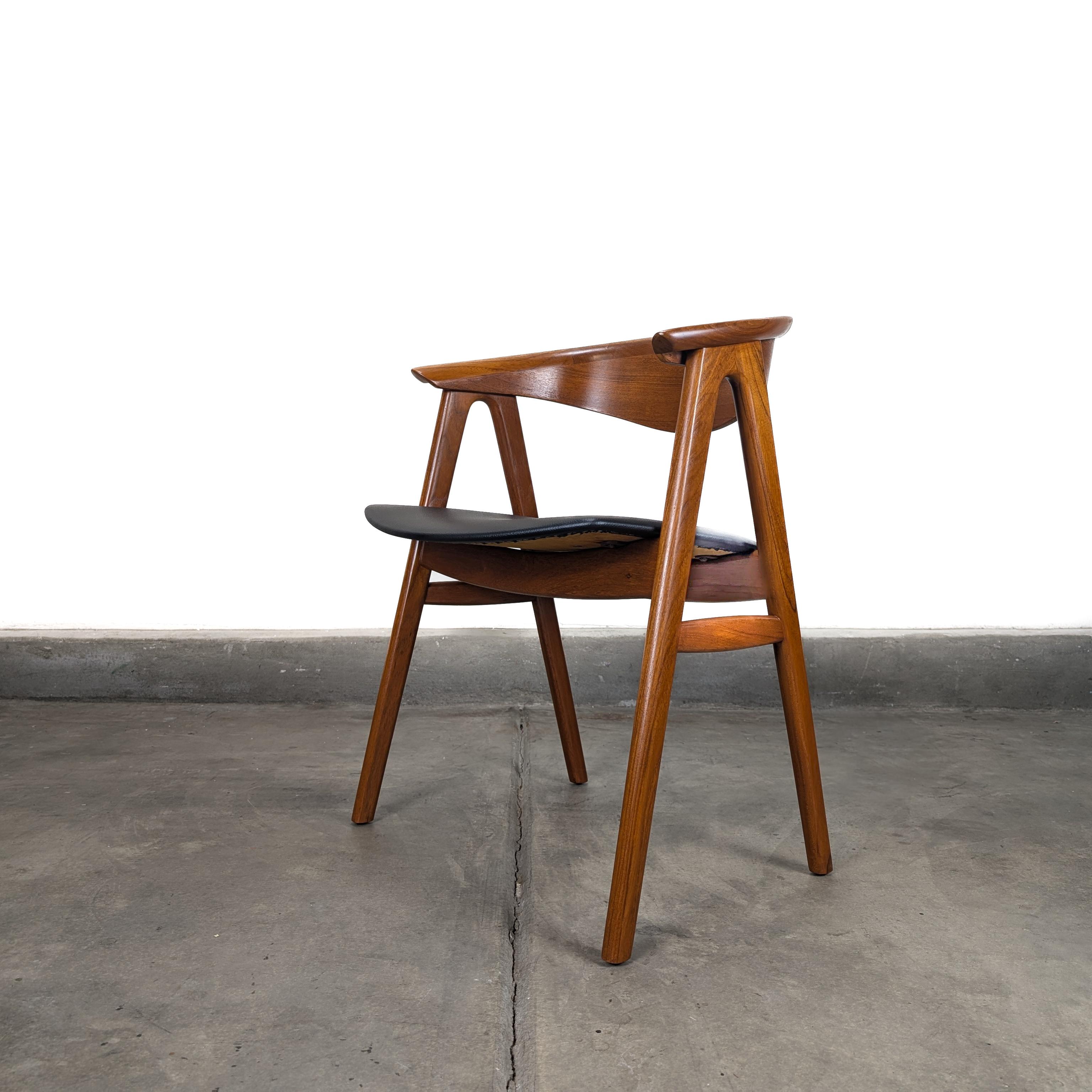 Paar moderne Teakholzstühle der Jahrhundertmitte, Model No. 52, von Erik Kirkegaard, um 1960 im Angebot 5