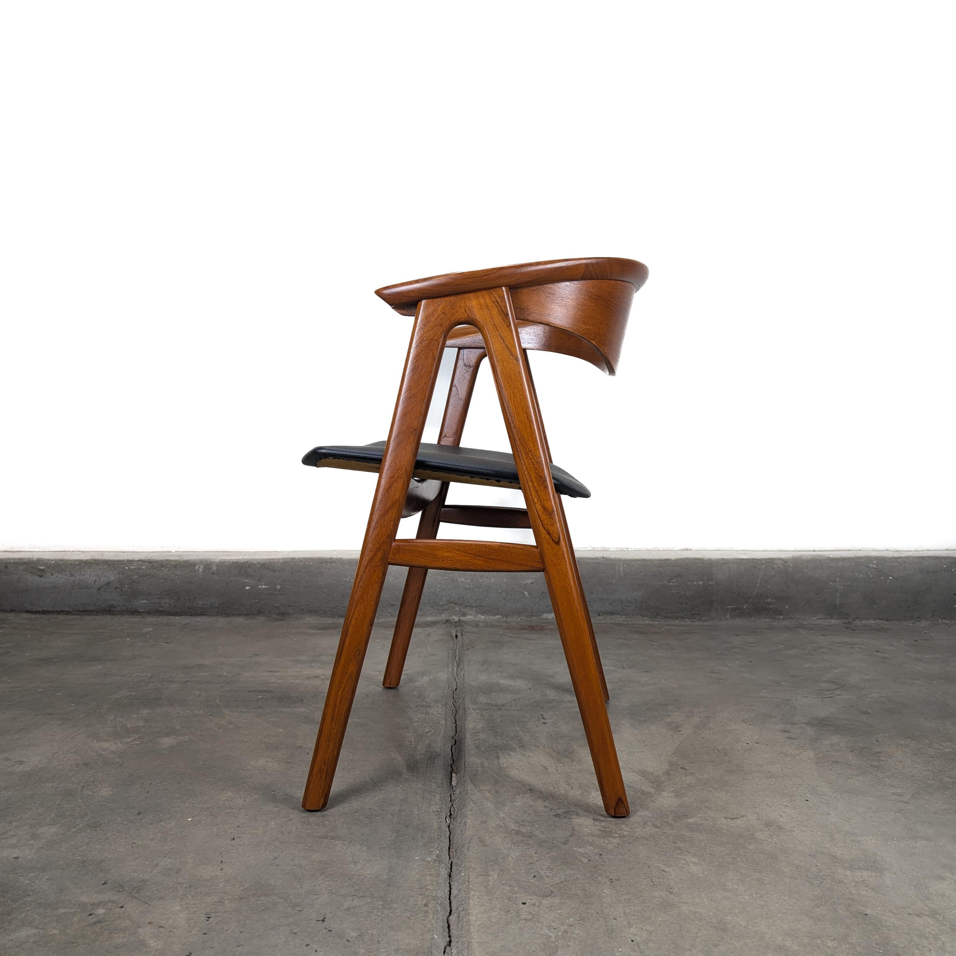 Paar moderne Teakholzstühle der Jahrhundertmitte, Model No. 52, von Erik Kirkegaard, um 1960 im Angebot 6
